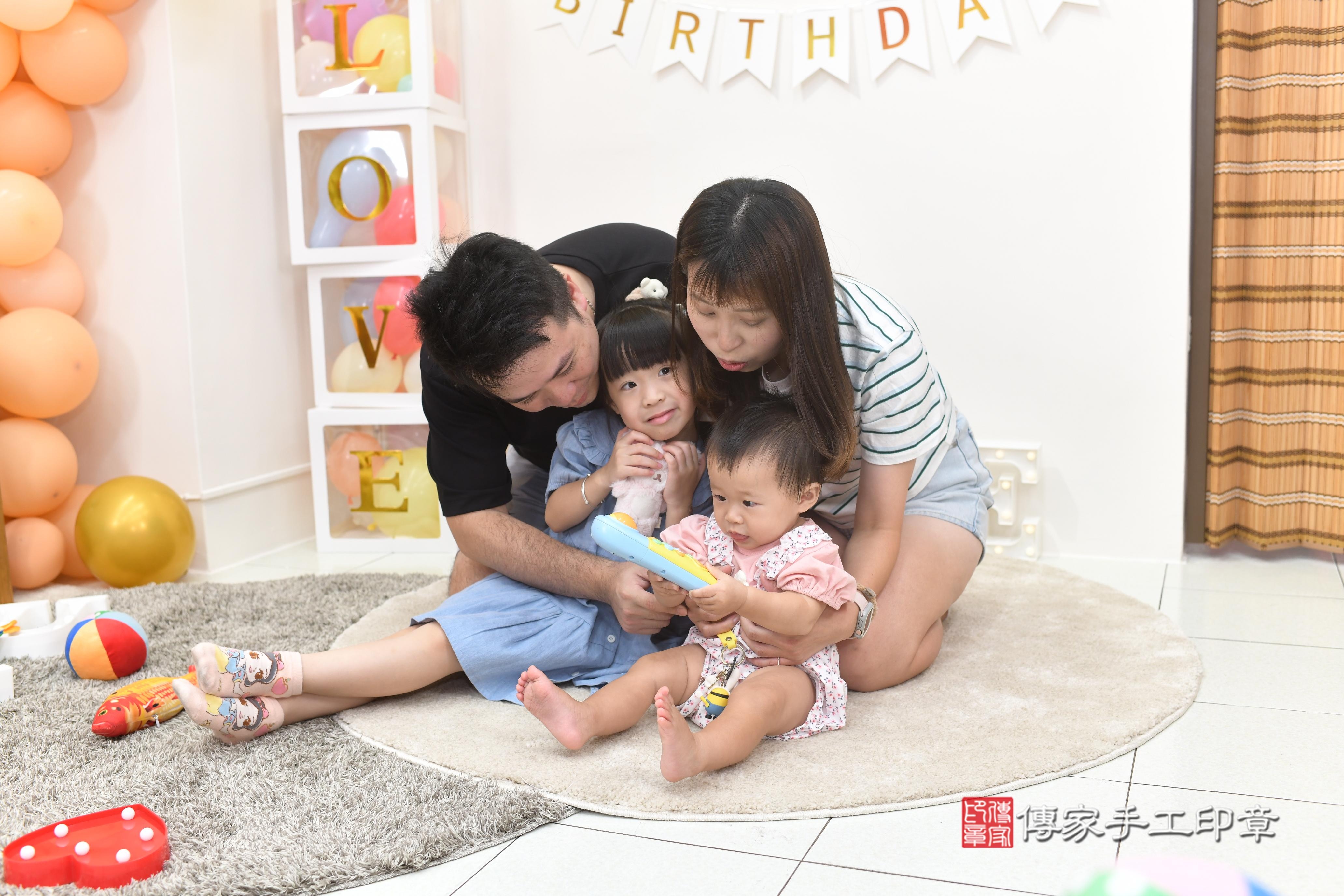 傳家手工印章高雄店、抓周、度脺、美式風會場、傳家嬰兒古禮、吉祥話、抓周道具物品24種、拍照。抓周證書。寶寶抓周、滿周歲、生日快樂、祝福