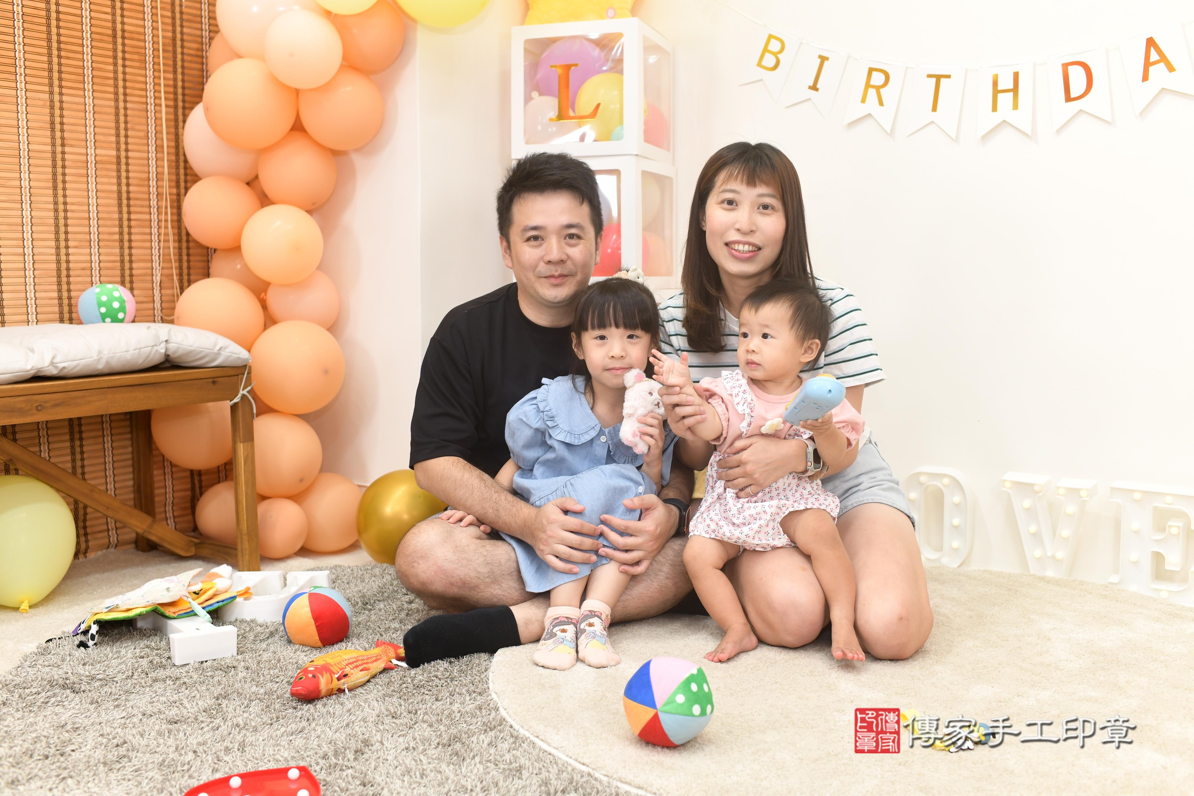 傳家手工印章高雄店、抓周、度脺、美式風會場、傳家嬰兒古禮、吉祥話、抓周道具物品24種、拍照。抓周證書。寶寶抓周、滿周歲、生日快樂、祝福