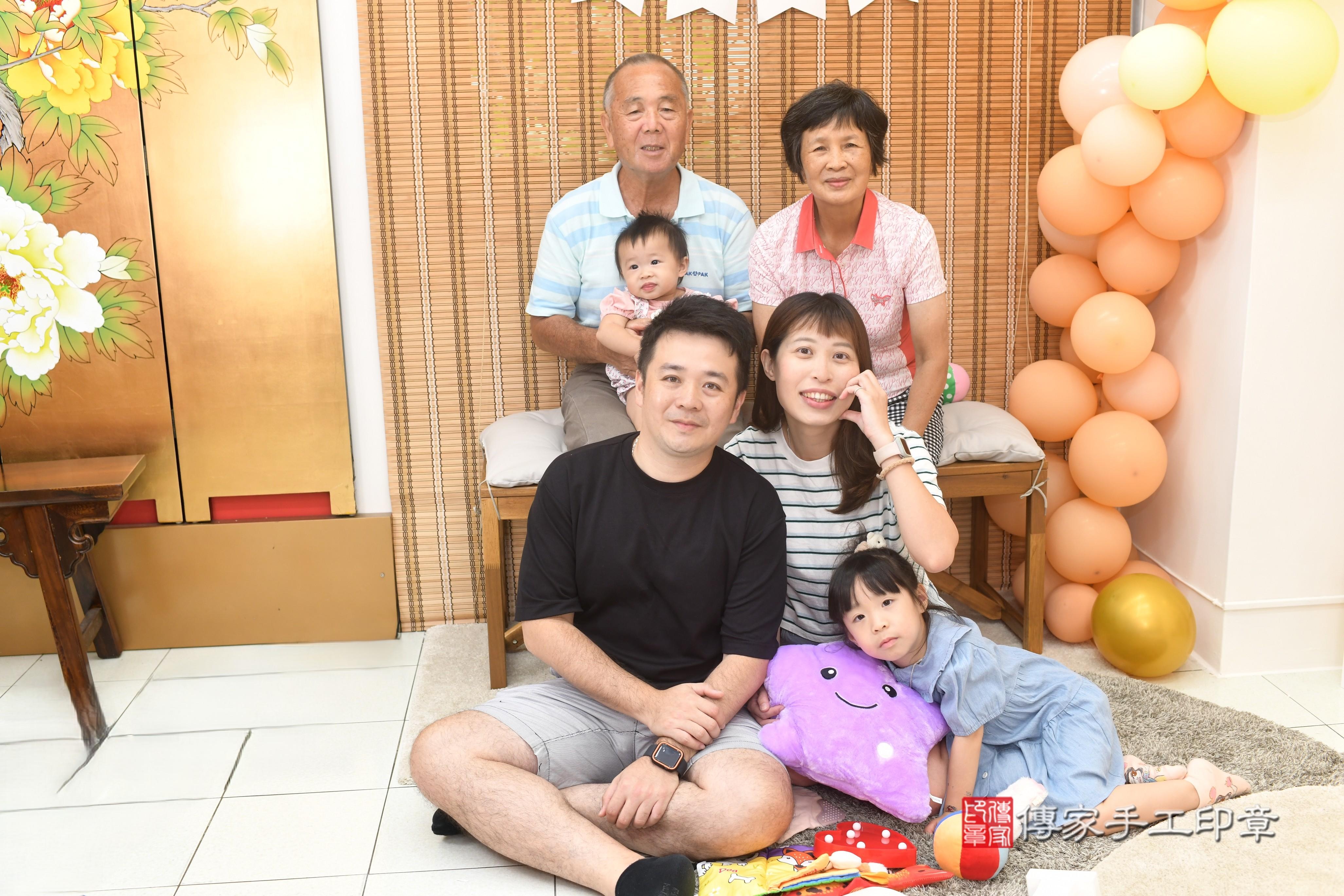 傳家手工印章高雄店、抓周、度脺、美式風會場、傳家嬰兒古禮、吉祥話、抓周道具物品24種、拍照。抓周證書。寶寶抓周、滿周歲、生日快樂、祝福