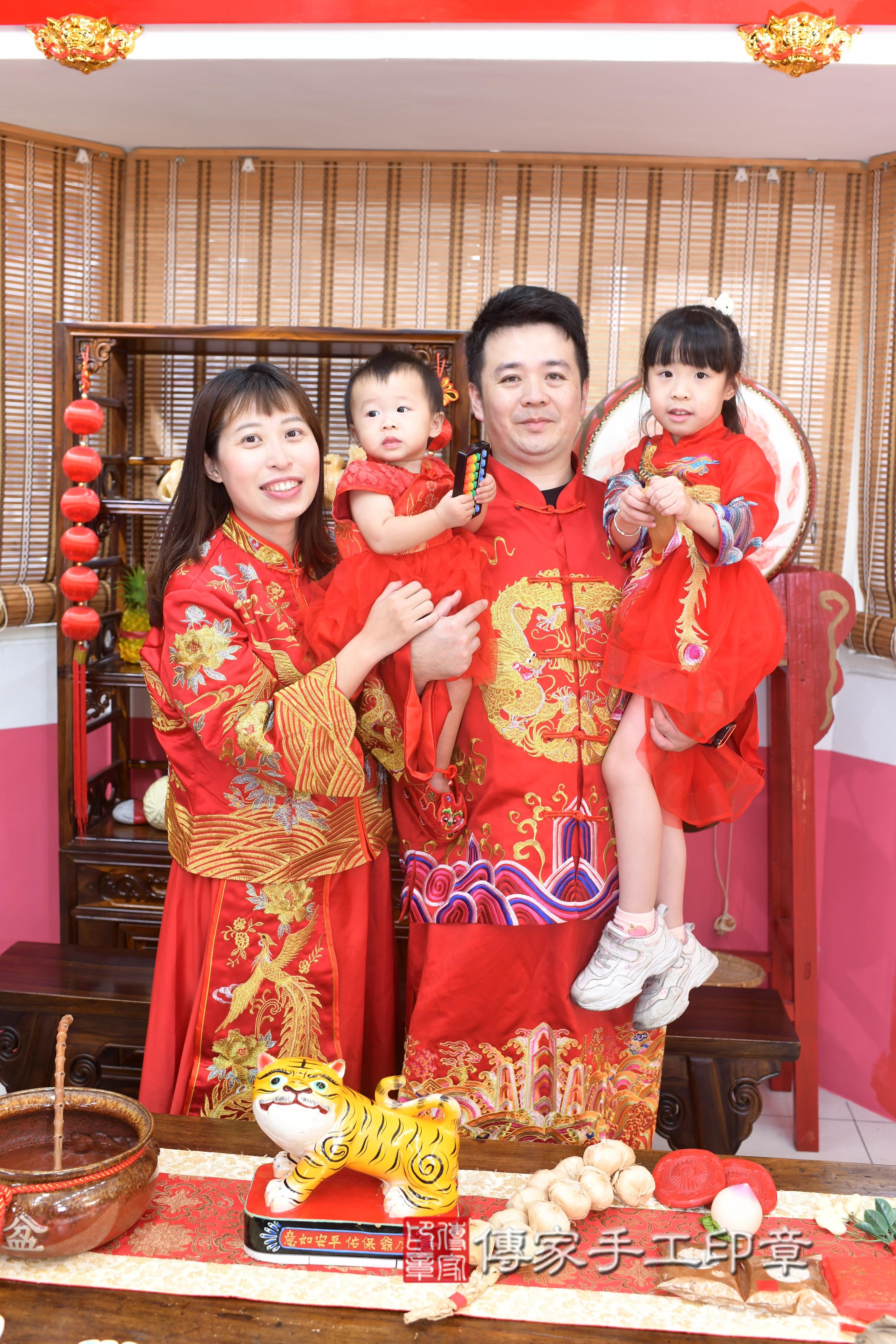 傳家手工印章高雄店、抓周、度脺、美式風會場、傳家嬰兒古禮、吉祥話、抓周道具物品24種、拍照。抓周證書。寶寶抓周、滿周歲、生日快樂、祝福