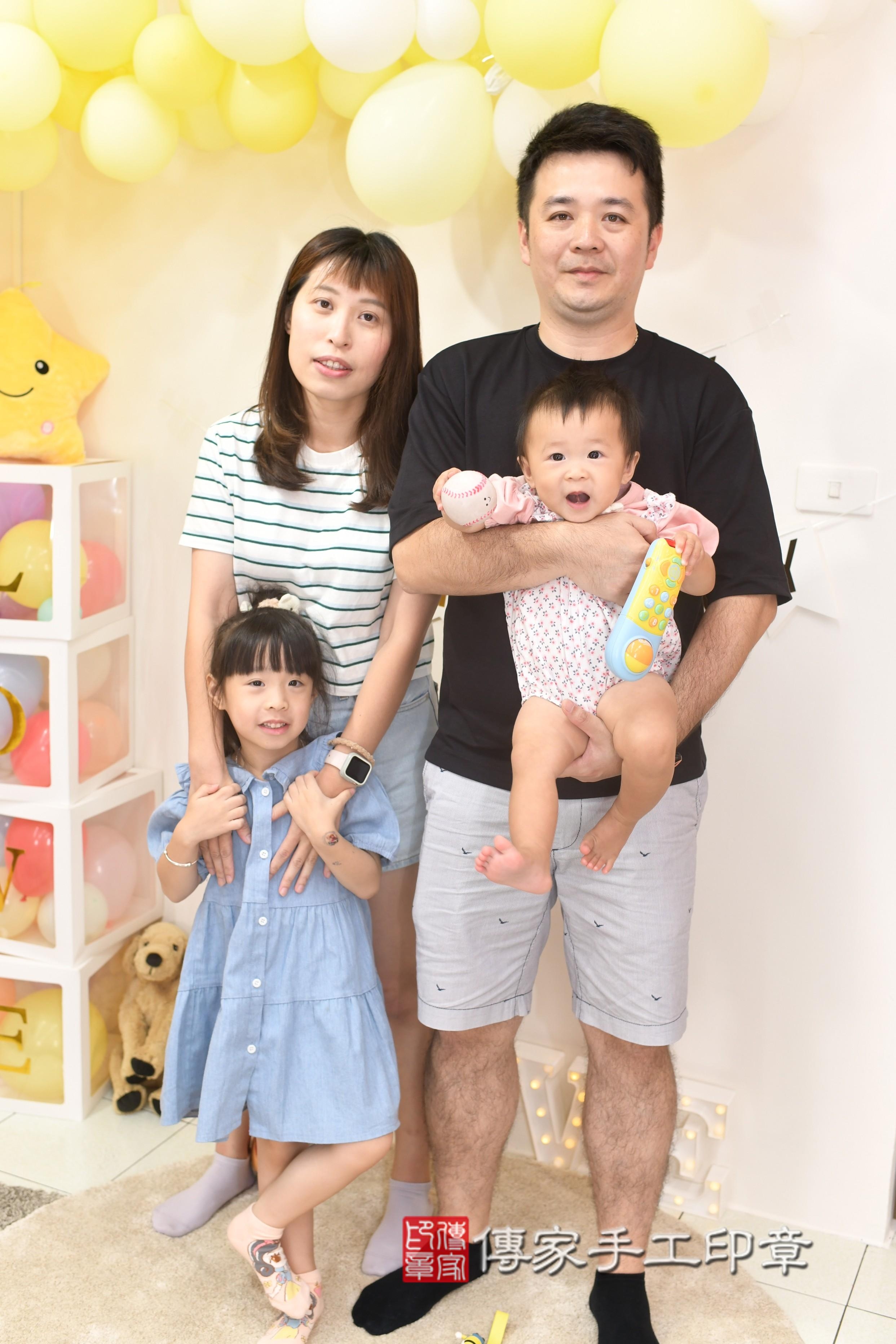 傳家手工印章高雄店、抓周、度脺、美式風會場、傳家嬰兒古禮、吉祥話、抓周道具物品24種、拍照。抓周證書。寶寶抓周、滿周歲、生日快樂、祝福