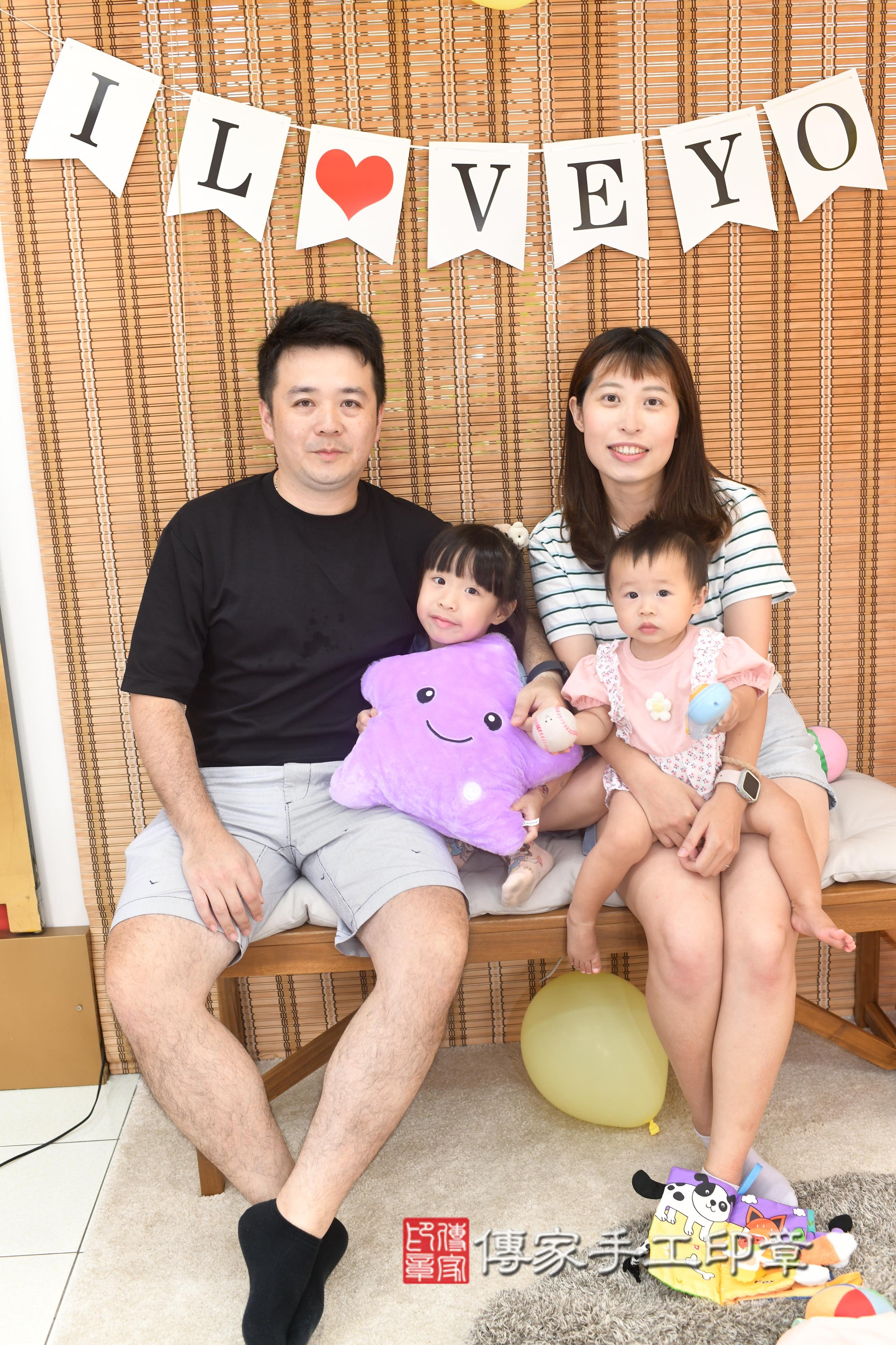 傳家手工印章高雄店、抓周、度脺、美式風會場、傳家嬰兒古禮、吉祥話、抓周道具物品24種、拍照。抓周證書。寶寶抓周、滿周歲、生日快樂、祝福