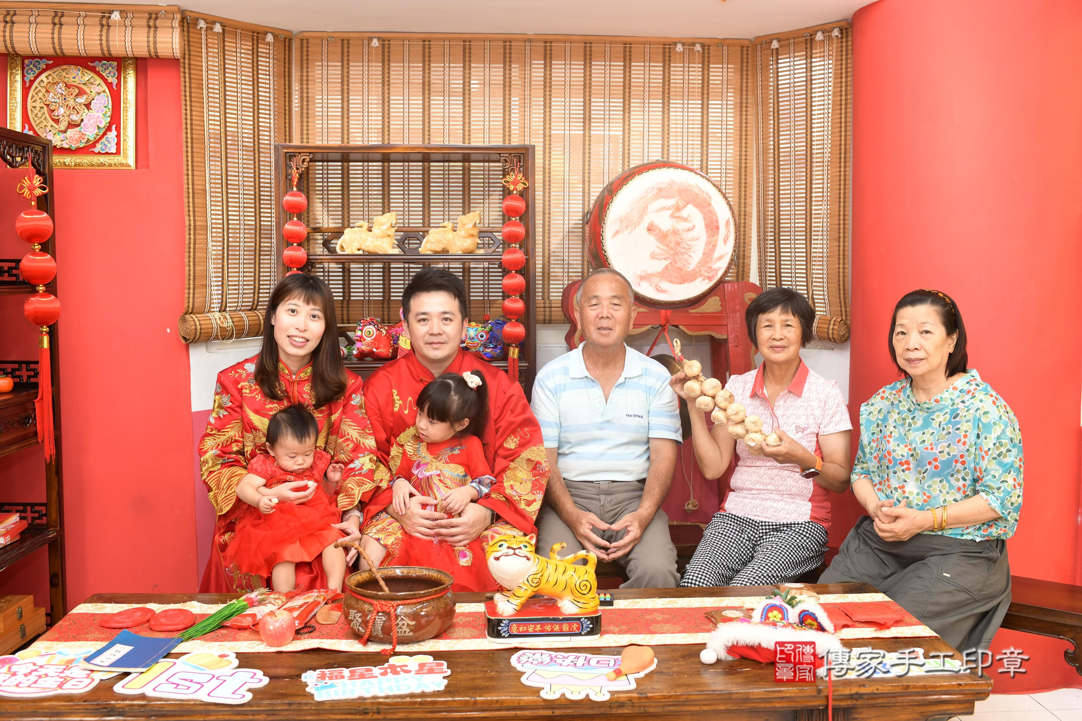 傳家手工印章高雄店、抓周、度脺、美式風會場、傳家嬰兒古禮、吉祥話、抓周道具物品24種、拍照。抓周證書。寶寶抓周、滿周歲、生日快樂、祝福