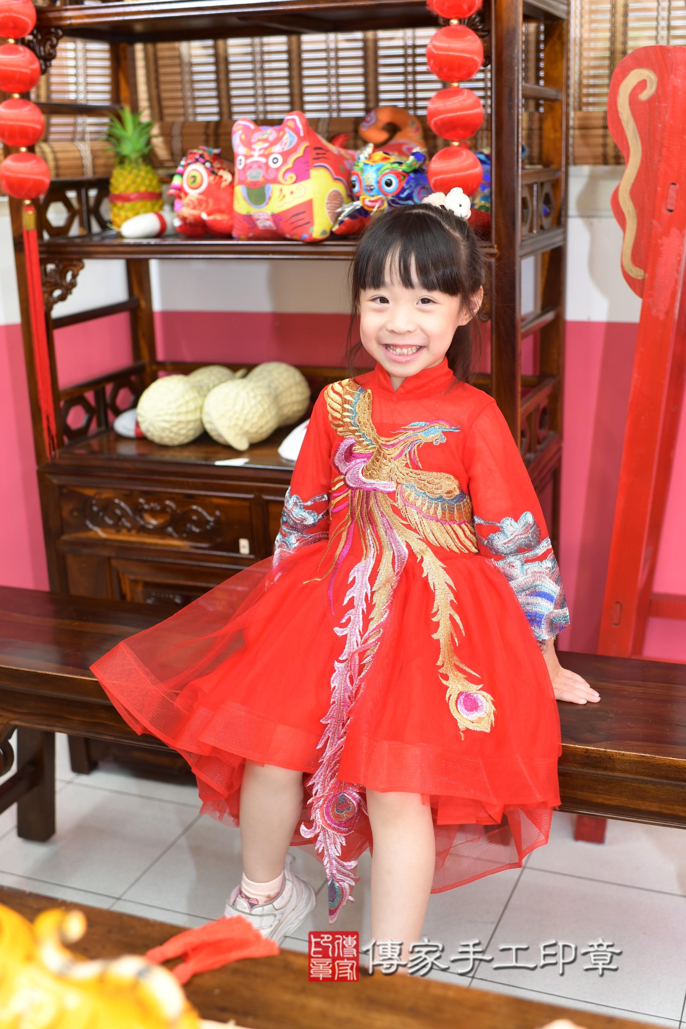 傳家手工印章高雄店、抓周、度脺、美式風會場、傳家嬰兒古禮、吉祥話、抓周道具物品24種、拍照。抓周證書。寶寶抓周、滿周歲、生日快樂、祝福