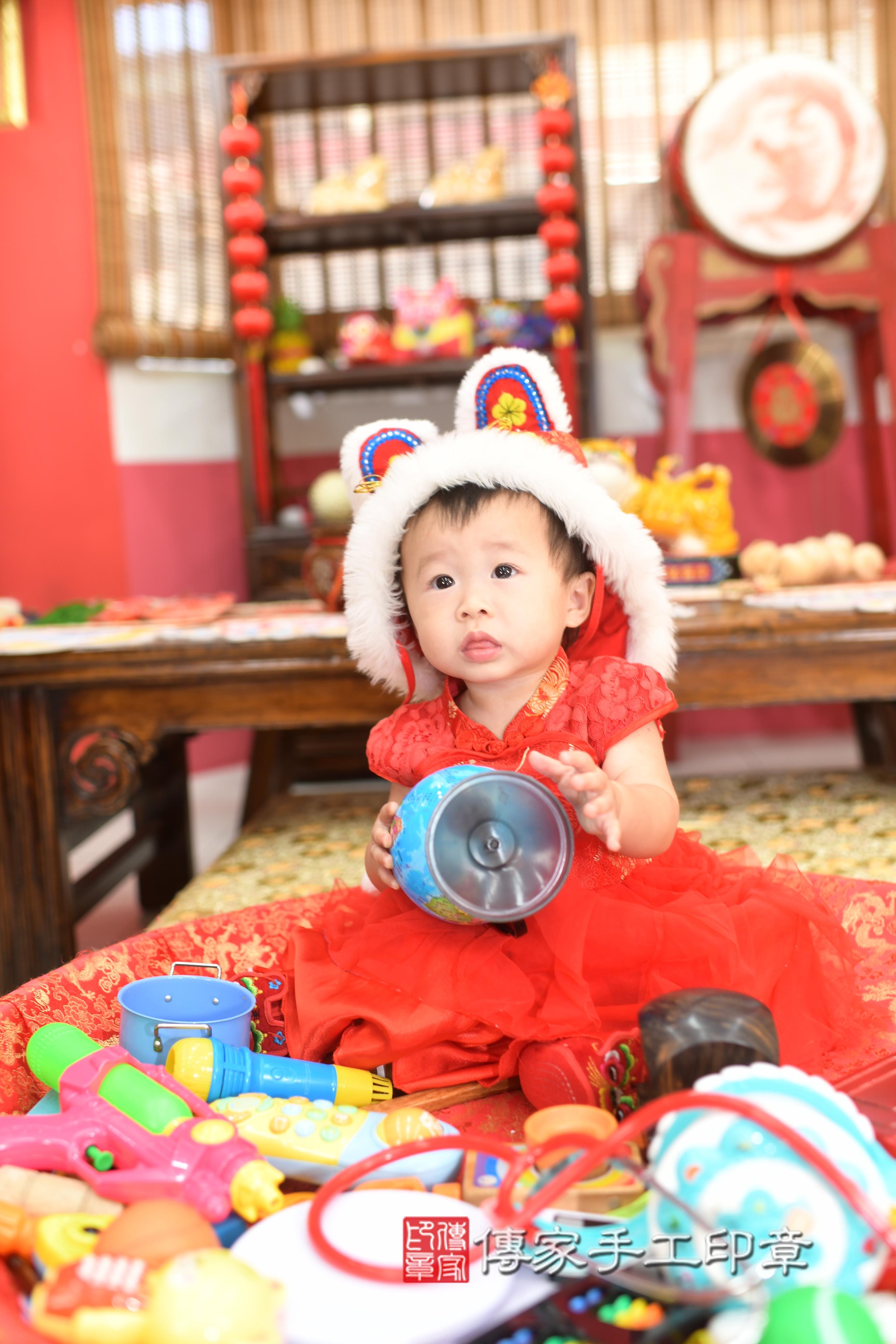 傳家手工印章高雄店、抓周、度脺、美式風會場、傳家嬰兒古禮、吉祥話、抓周道具物品24種、拍照。抓周證書。寶寶抓周、滿周歲、生日快樂、祝福