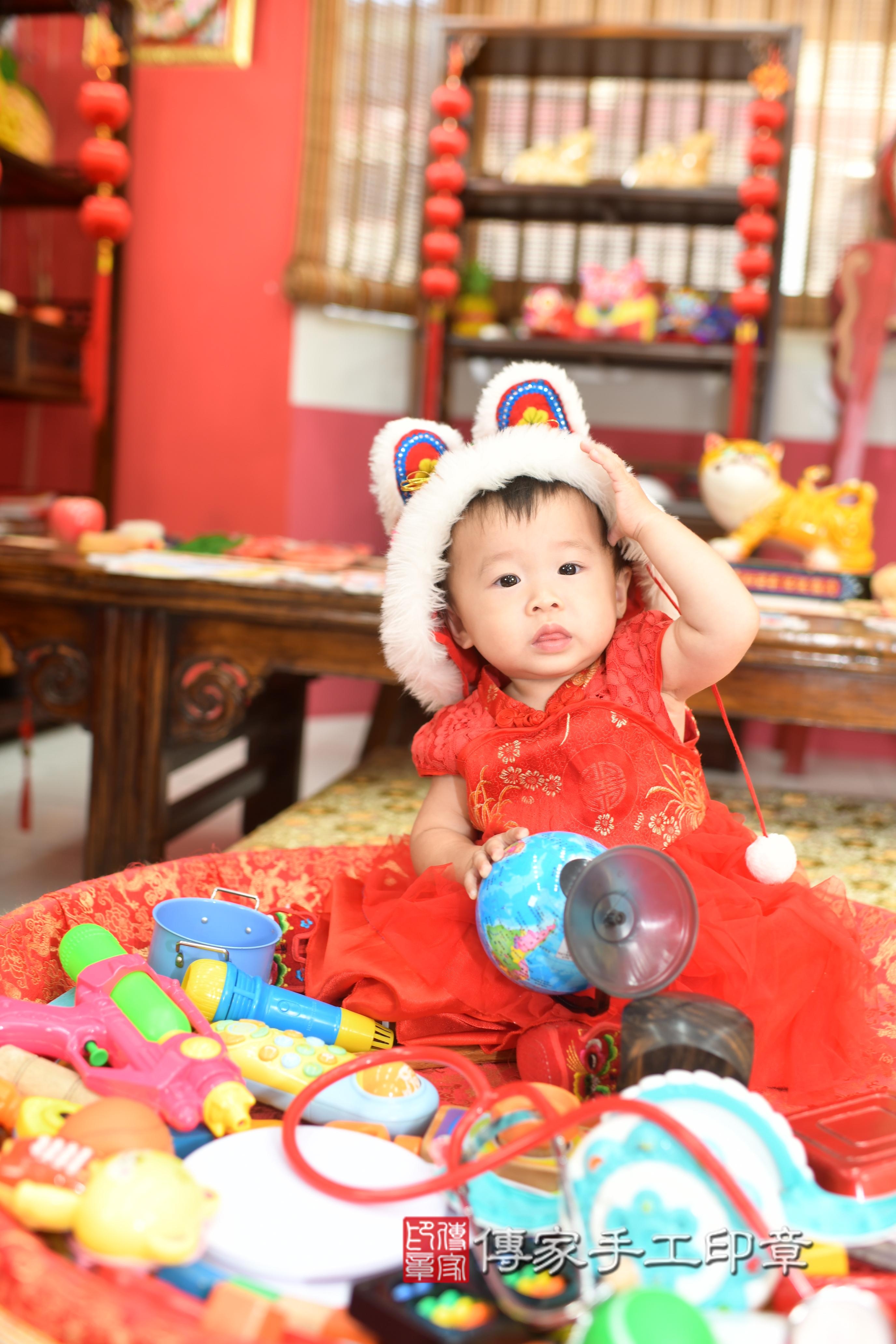 傳家手工印章高雄店、抓周、度脺、美式風會場、傳家嬰兒古禮、吉祥話、抓周道具物品24種、拍照。抓周證書。寶寶抓周、滿周歲、生日快樂、祝福