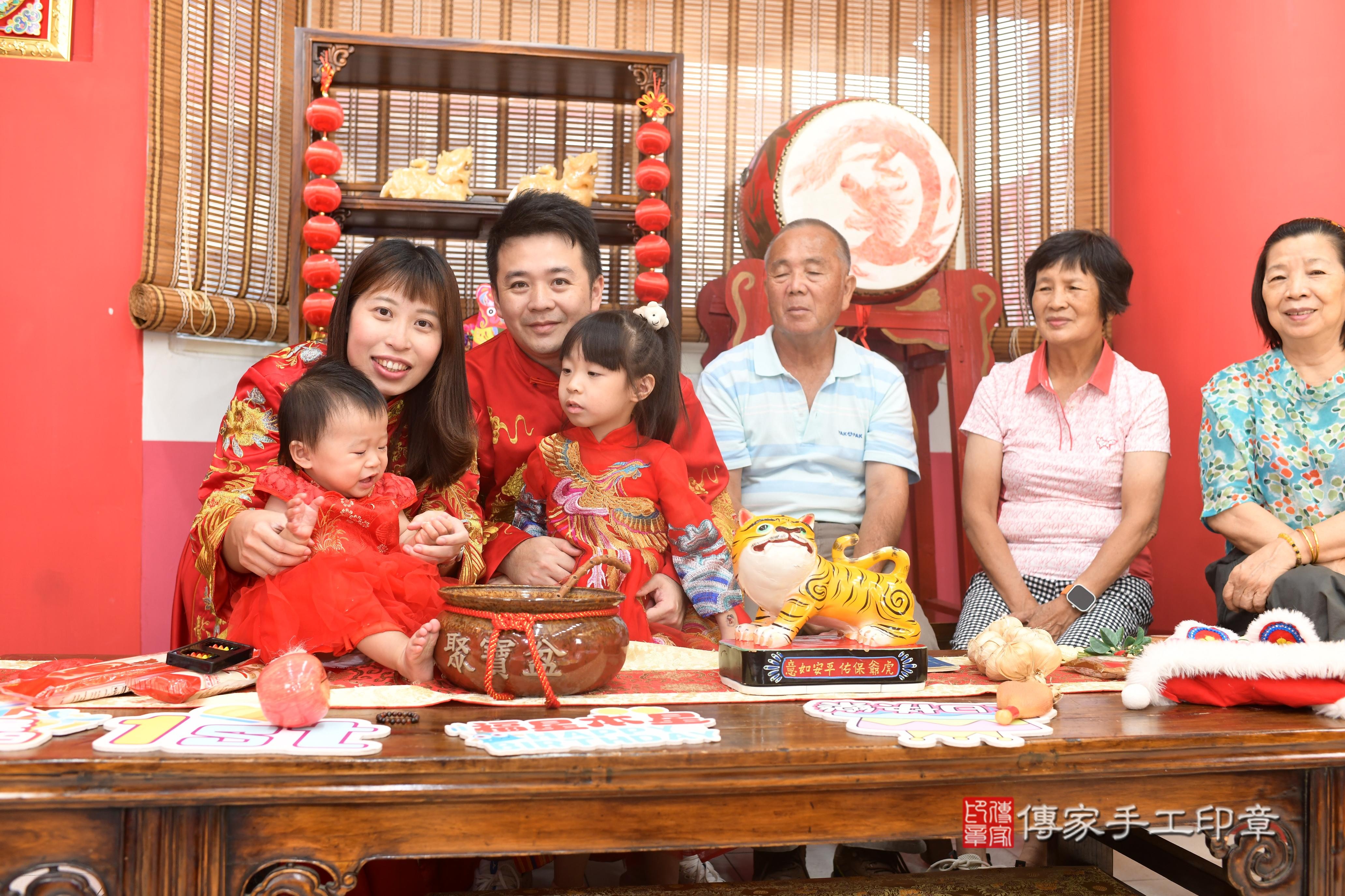 傳家手工印章高雄店、抓周、度脺、美式風會場、傳家嬰兒古禮、吉祥話、抓周道具物品24種、拍照。抓周證書。寶寶抓周、滿周歲、生日快樂、祝福