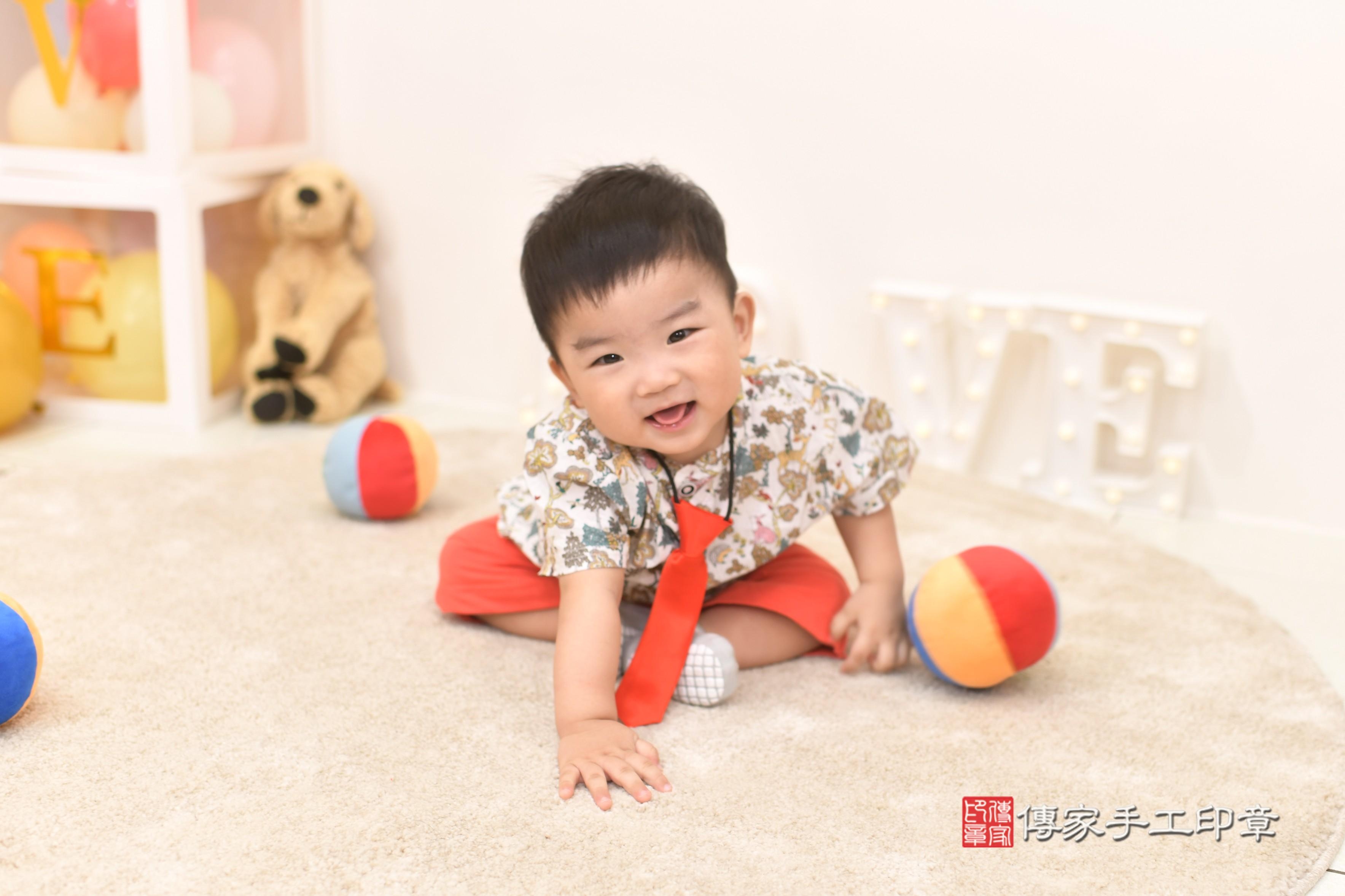 傳家手工印章高雄店、抓周、度脺、美式風會場、傳家嬰兒古禮、吉祥話、抓周道具物品24種、拍照。抓周證書。寶寶抓周、滿周歲、生日快樂、祝福 傳家手工印章高雄店、抓周、度脺、美式風會場、傳家嬰兒古禮、吉祥話、抓周道具物品24種、拍照。抓周證書。寶寶抓周、滿周歲、生日快樂、祝福