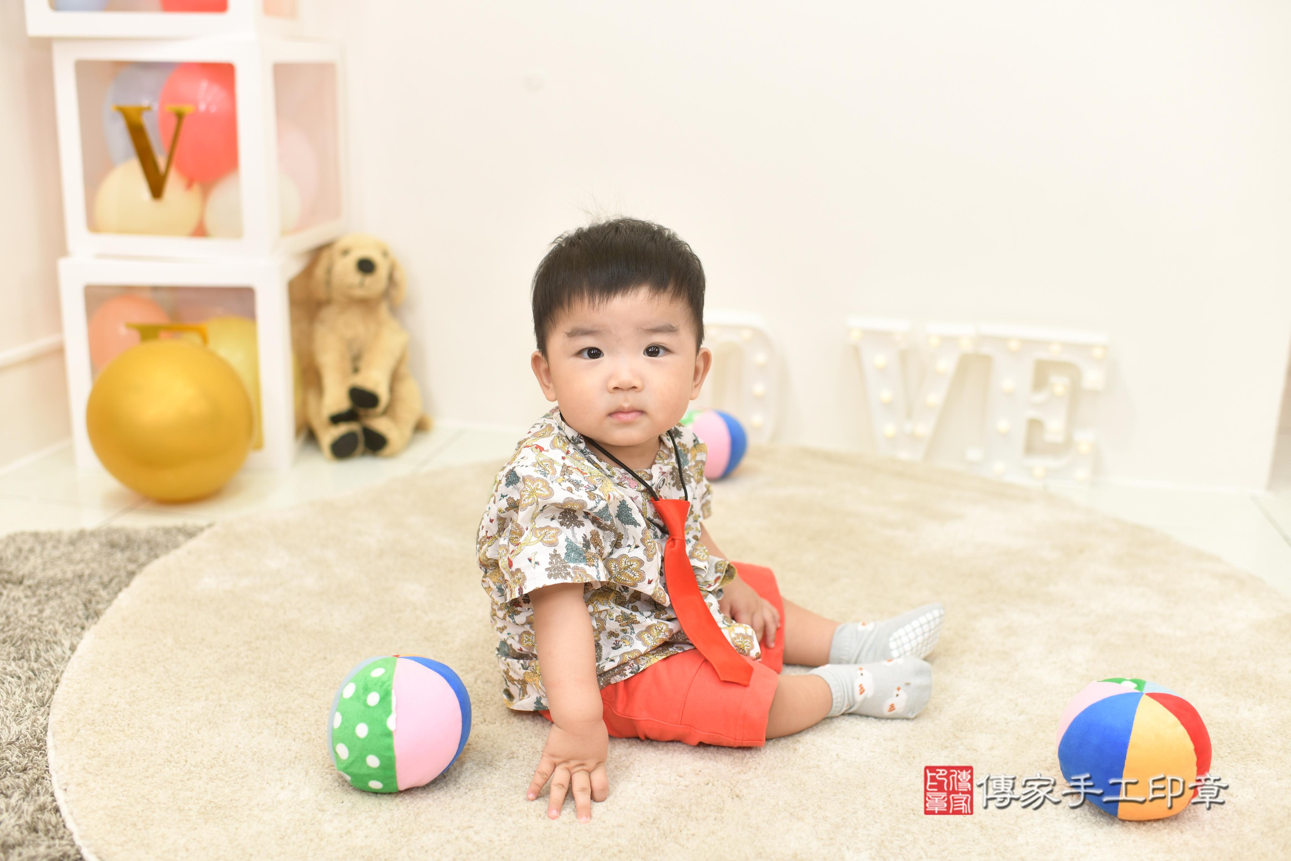 傳家手工印章高雄店、抓周、度脺、美式風會場、傳家嬰兒古禮、吉祥話、抓周道具物品24種、拍照。抓周證書。寶寶抓周、滿周歲、生日快樂、祝福 傳家手工印章高雄店、抓周、度脺、美式風會場、傳家嬰兒古禮、吉祥話、抓周道具物品24種、拍照。抓周證書。寶寶抓周、滿周歲、生日快樂、祝福