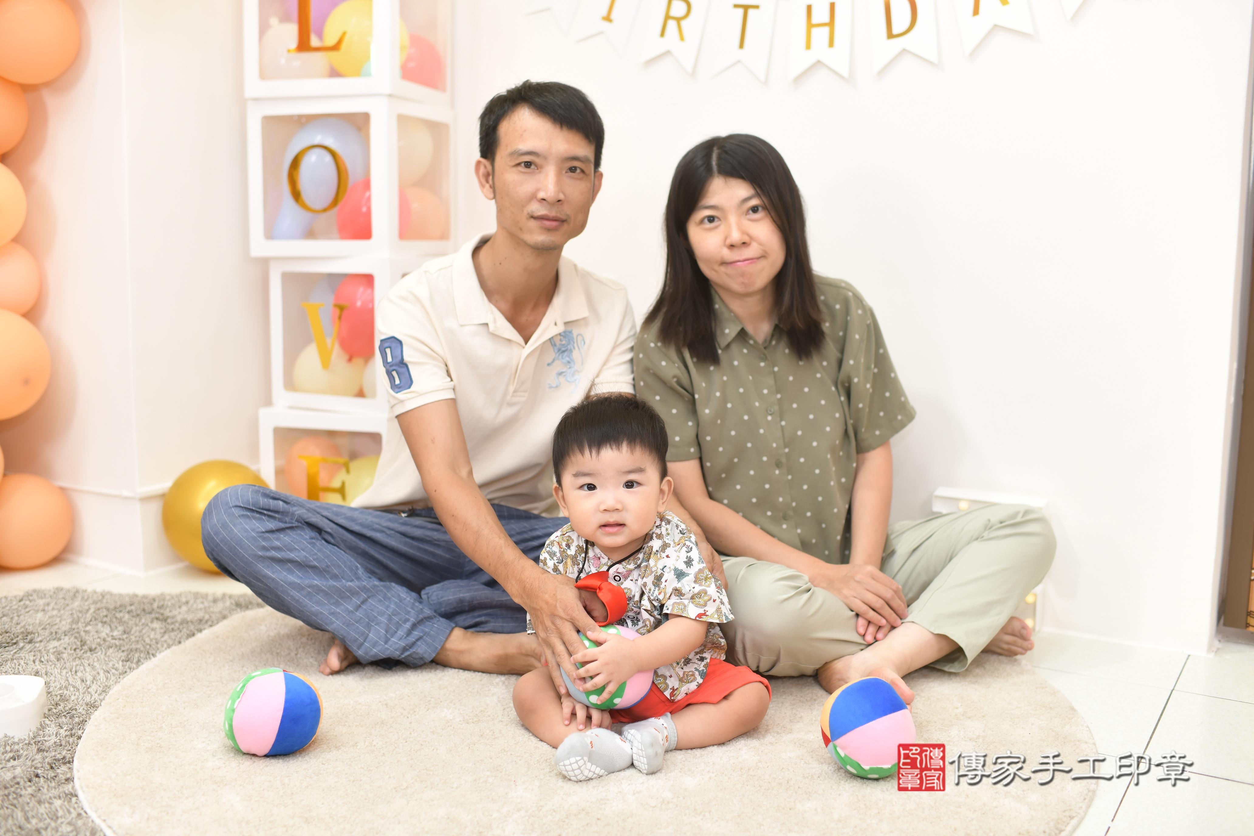 傳家手工印章高雄店、抓周、度脺、美式風會場、傳家嬰兒古禮、吉祥話、抓周道具物品24種、拍照。抓周證書。寶寶抓周、滿周歲、生日快樂、祝福 傳家手工印章高雄店、抓周、度脺、美式風會場、傳家嬰兒古禮、吉祥話、抓周道具物品24種、拍照。抓周證書。寶寶抓周、滿周歲、生日快樂、祝福