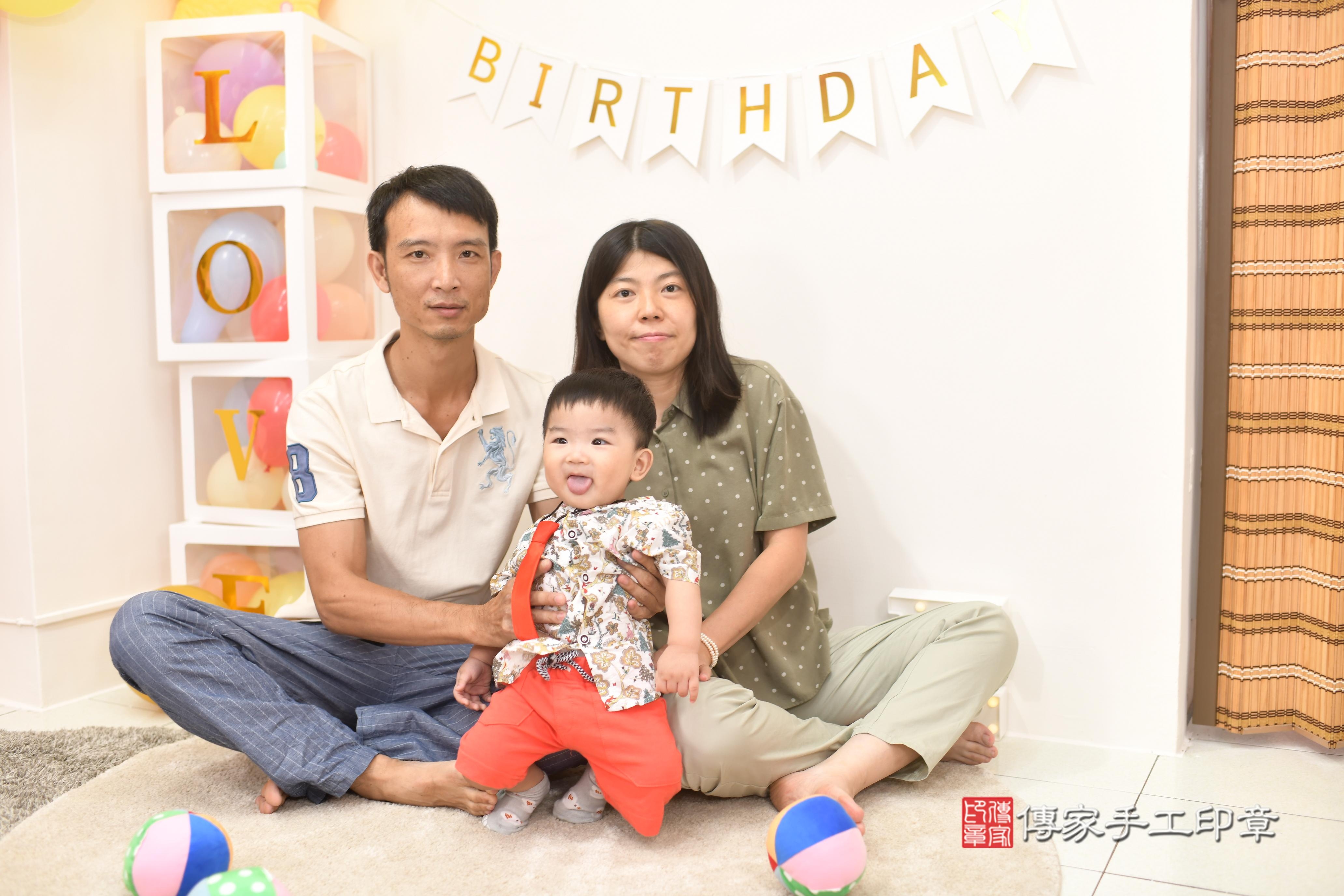 傳家手工印章高雄店、抓周、度脺、美式風會場、傳家嬰兒古禮、吉祥話、抓周道具物品24種、拍照。抓周證書。寶寶抓周、滿周歲、生日快樂、祝福 傳家手工印章高雄店、抓周、度脺、美式風會場、傳家嬰兒古禮、吉祥話、抓周道具物品24種、拍照。抓周證書。寶寶抓周、滿周歲、生日快樂、祝福