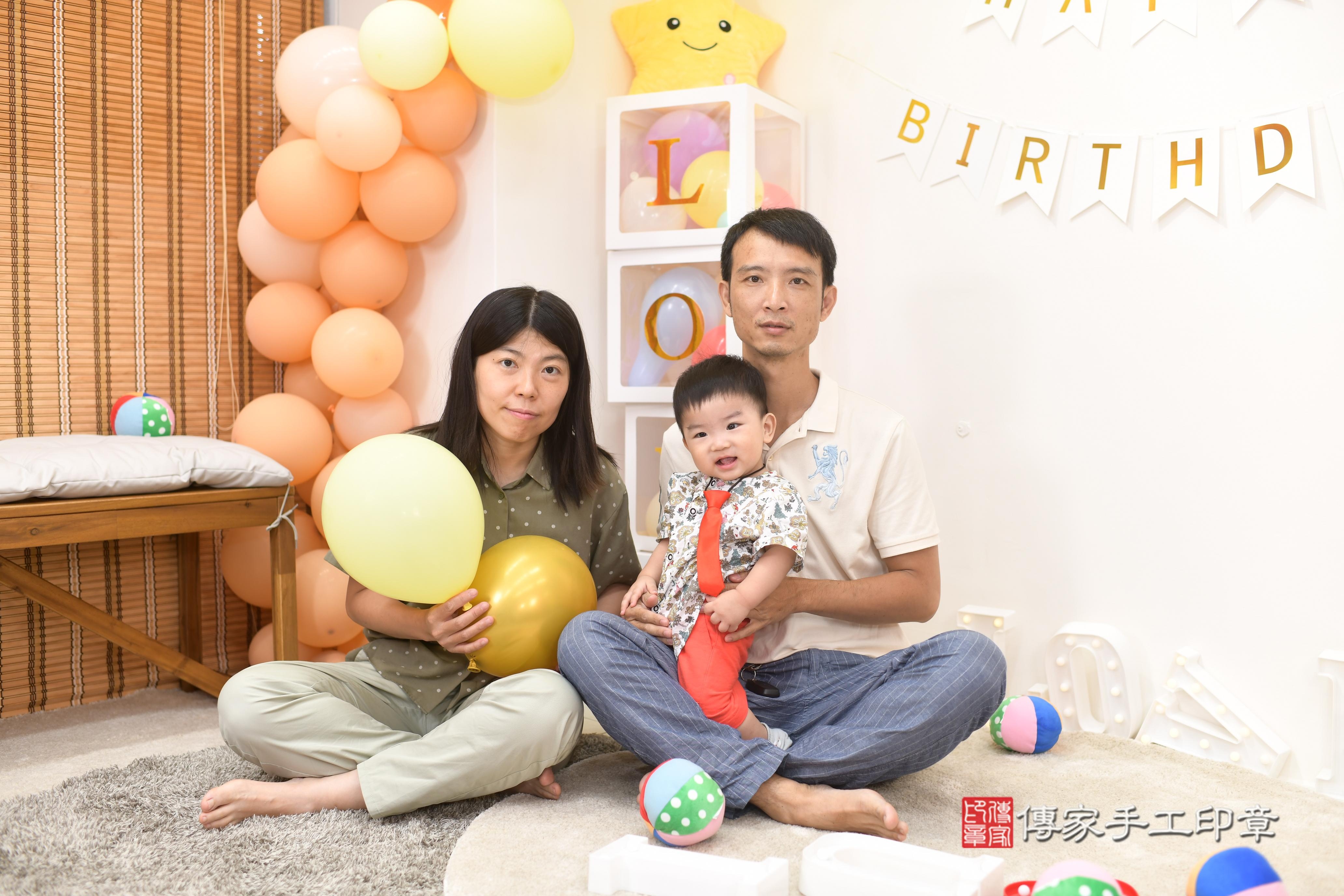 傳家手工印章高雄店、抓周、度脺、美式風會場、傳家嬰兒古禮、吉祥話、抓周道具物品24種、拍照。抓周證書。寶寶抓周、滿周歲、生日快樂、祝福 傳家手工印章高雄店、抓周、度脺、美式風會場、傳家嬰兒古禮、吉祥話、抓周道具物品24種、拍照。抓周證書。寶寶抓周、滿周歲、生日快樂、祝福