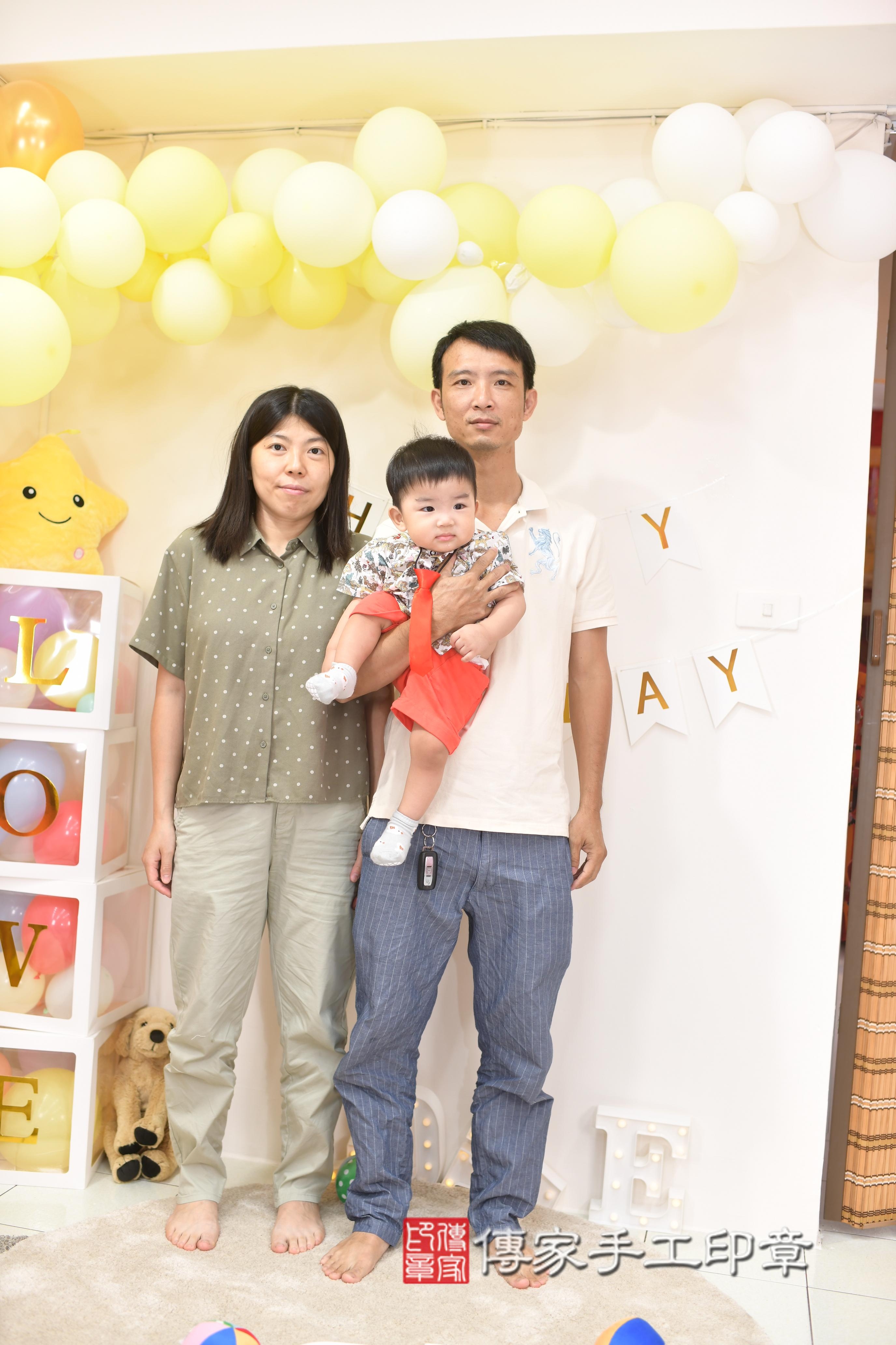 傳家手工印章高雄店、抓周、度脺、美式風會場、傳家嬰兒古禮、吉祥話、抓周道具物品24種、拍照。抓周證書。寶寶抓周、滿周歲、生日快樂、祝福 傳家手工印章高雄店、抓周、度脺、美式風會場、傳家嬰兒古禮、吉祥話、抓周道具物品24種、拍照。抓周證書。寶寶抓周、滿周歲、生日快樂、祝福