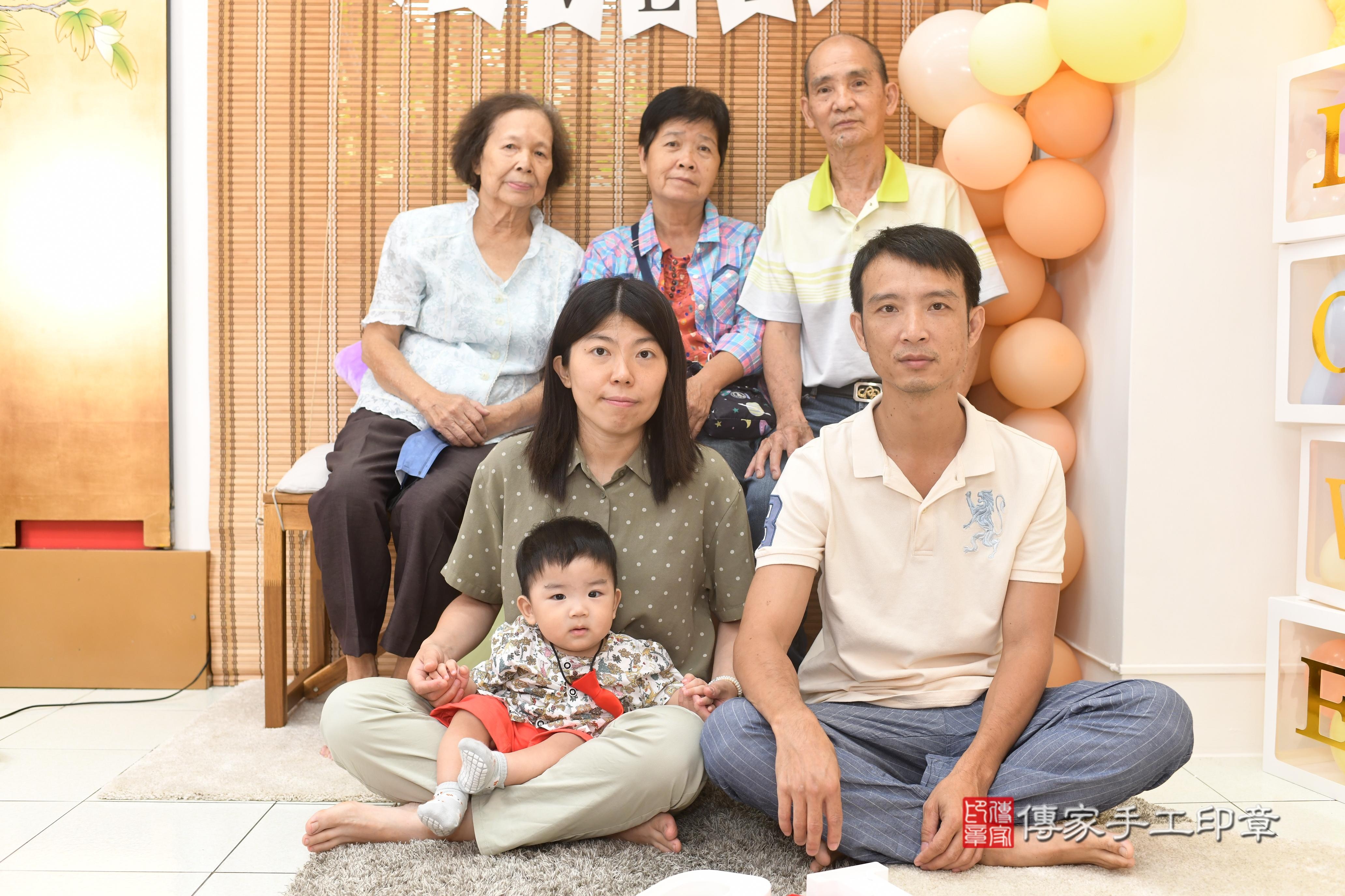 傳家手工印章高雄店、抓周、度脺、美式風會場、傳家嬰兒古禮、吉祥話、抓周道具物品24種、拍照。抓周證書。寶寶抓周、滿周歲、生日快樂、祝福 傳家手工印章高雄店、抓周、度脺、美式風會場、傳家嬰兒古禮、吉祥話、抓周道具物品24種、拍照。抓周證書。寶寶抓周、滿周歲、生日快樂、祝福