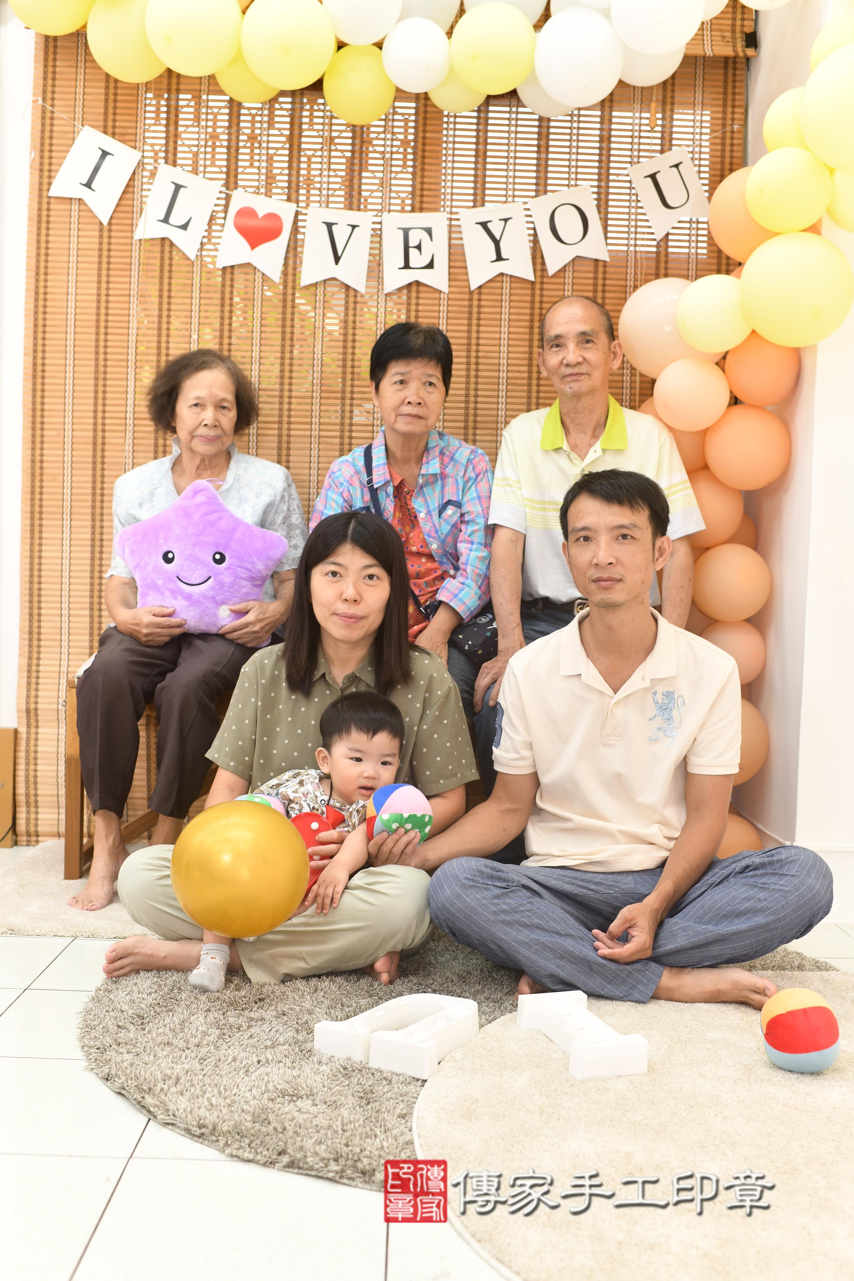 傳家手工印章高雄店、抓周、度脺、美式風會場、傳家嬰兒古禮、吉祥話、抓周道具物品24種、拍照。抓周證書。寶寶抓周、滿周歲、生日快樂、祝福 傳家手工印章高雄店、抓周、度脺、美式風會場、傳家嬰兒古禮、吉祥話、抓周道具物品24種、拍照。抓周證書。寶寶抓周、滿周歲、生日快樂、祝福