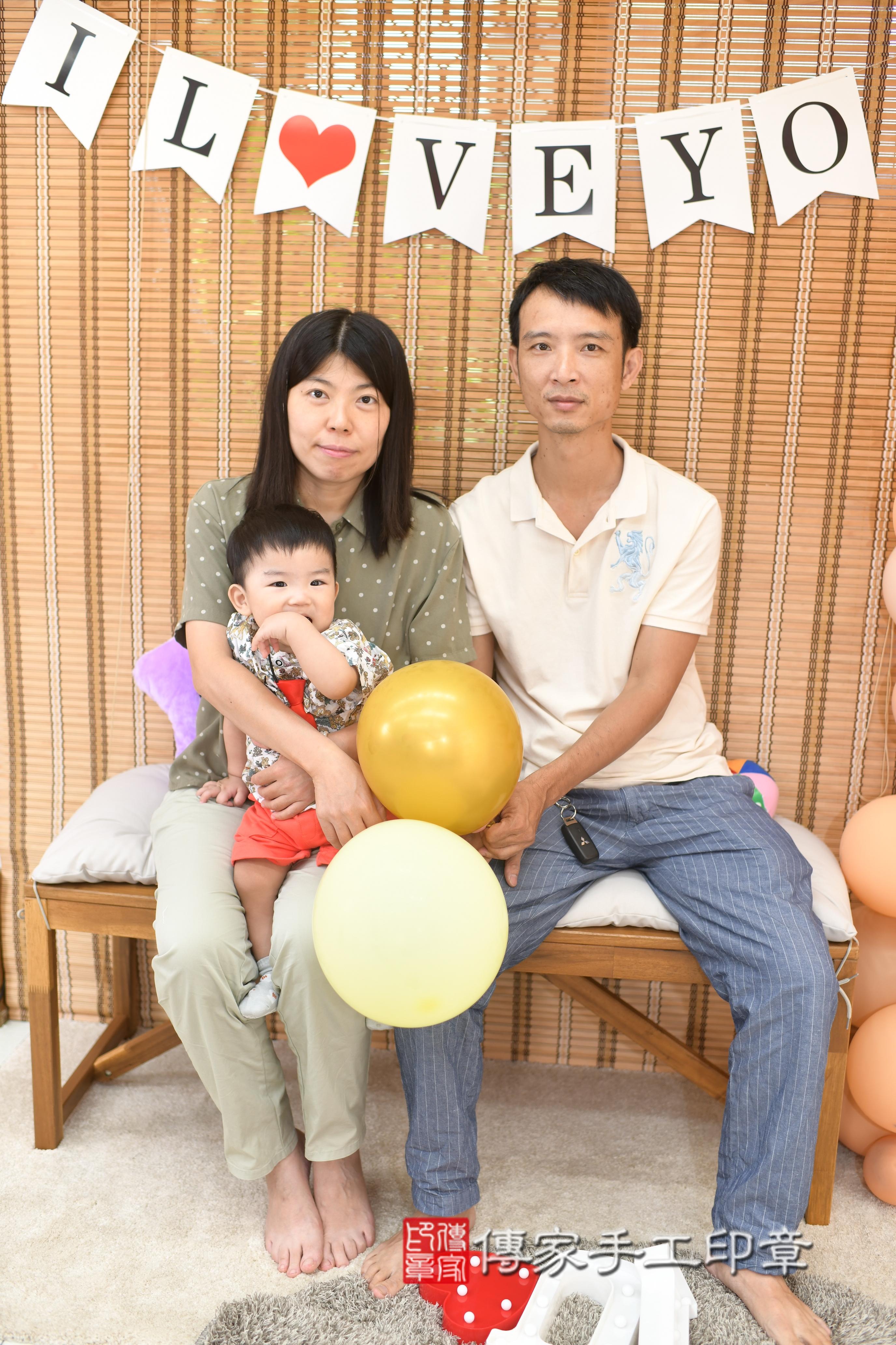 傳家手工印章高雄店、抓周、度脺、美式風會場、傳家嬰兒古禮、吉祥話、抓周道具物品24種、拍照。抓周證書。寶寶抓周、滿周歲、生日快樂、祝福 傳家手工印章高雄店、抓周、度脺、美式風會場、傳家嬰兒古禮、吉祥話、抓周道具物品24種、拍照。抓周證書。寶寶抓周、滿周歲、生日快樂、祝福