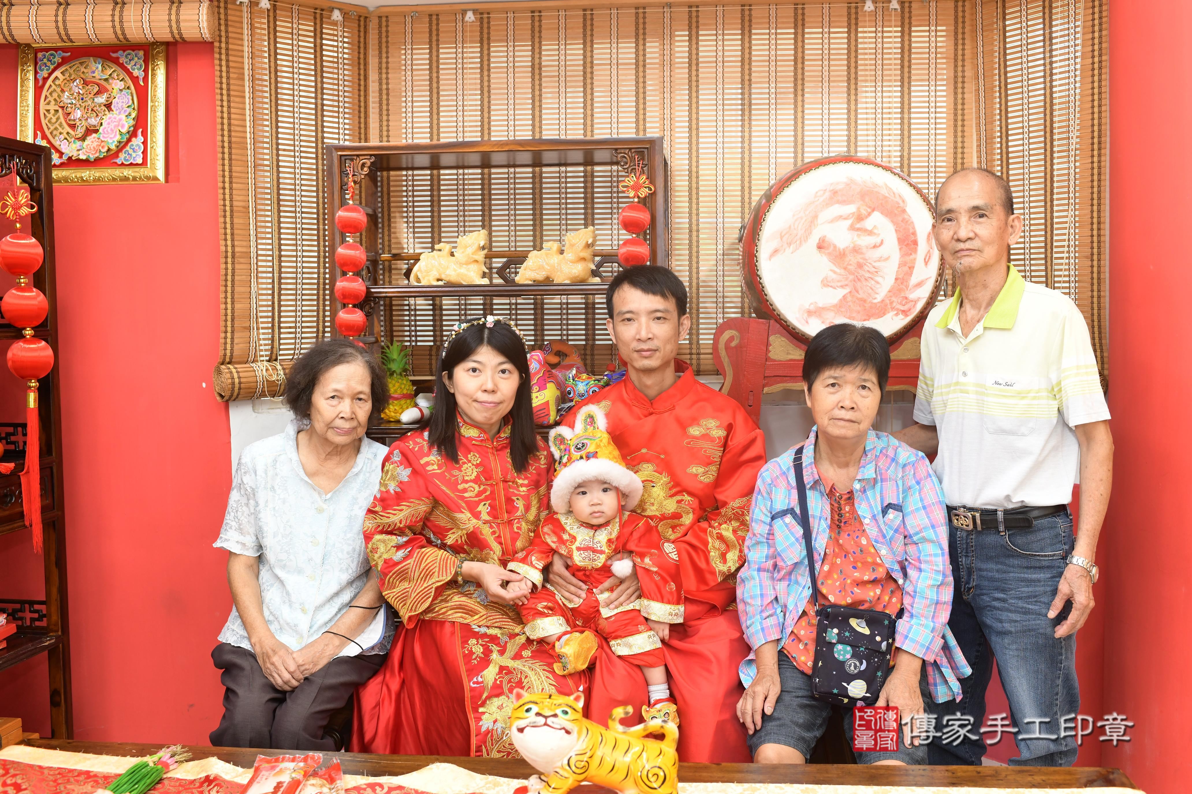 傳家手工印章高雄店、抓周、度脺、美式風會場、傳家嬰兒古禮、吉祥話、抓周道具物品24種、拍照。抓周證書。寶寶抓周、滿周歲、生日快樂、祝福 傳家手工印章高雄店、抓周、度脺、美式風會場、傳家嬰兒古禮、吉祥話、抓周道具物品24種、拍照。抓周證書。寶寶抓周、滿周歲、生日快樂、祝福