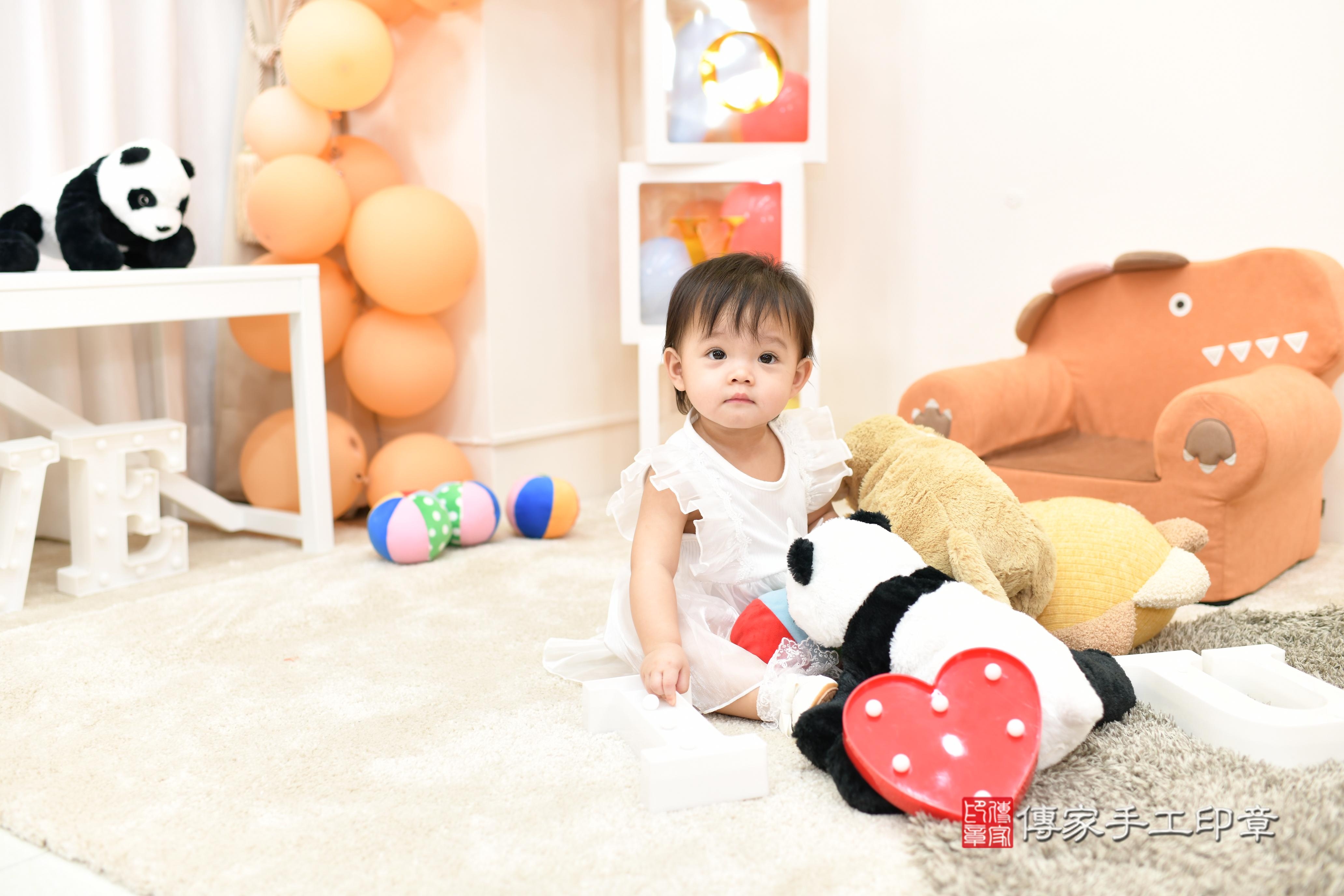 傳家手工印章高雄店、抓周、度脺、美式風會場、傳家嬰兒古禮、吉祥話、抓周道具物品24種、拍照。抓周證書。寶寶抓周、滿周歲、生日快樂、祝福