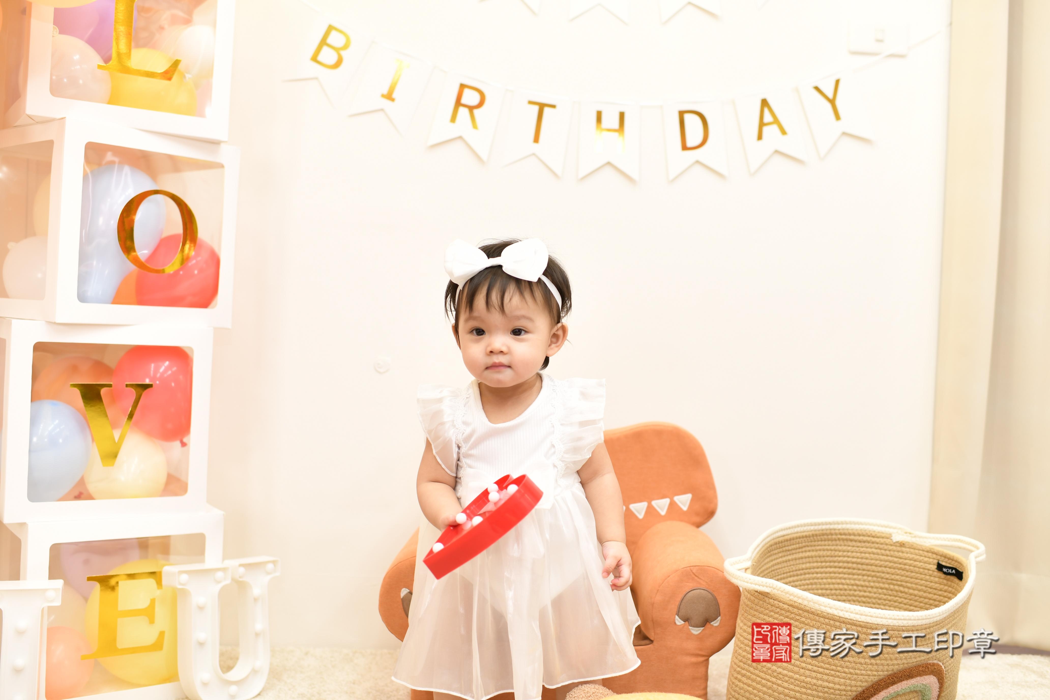 傳家手工印章高雄店、抓周、度脺、美式風會場、傳家嬰兒古禮、吉祥話、抓周道具物品24種、拍照。抓周證書。寶寶抓周、滿周歲、生日快樂、祝福