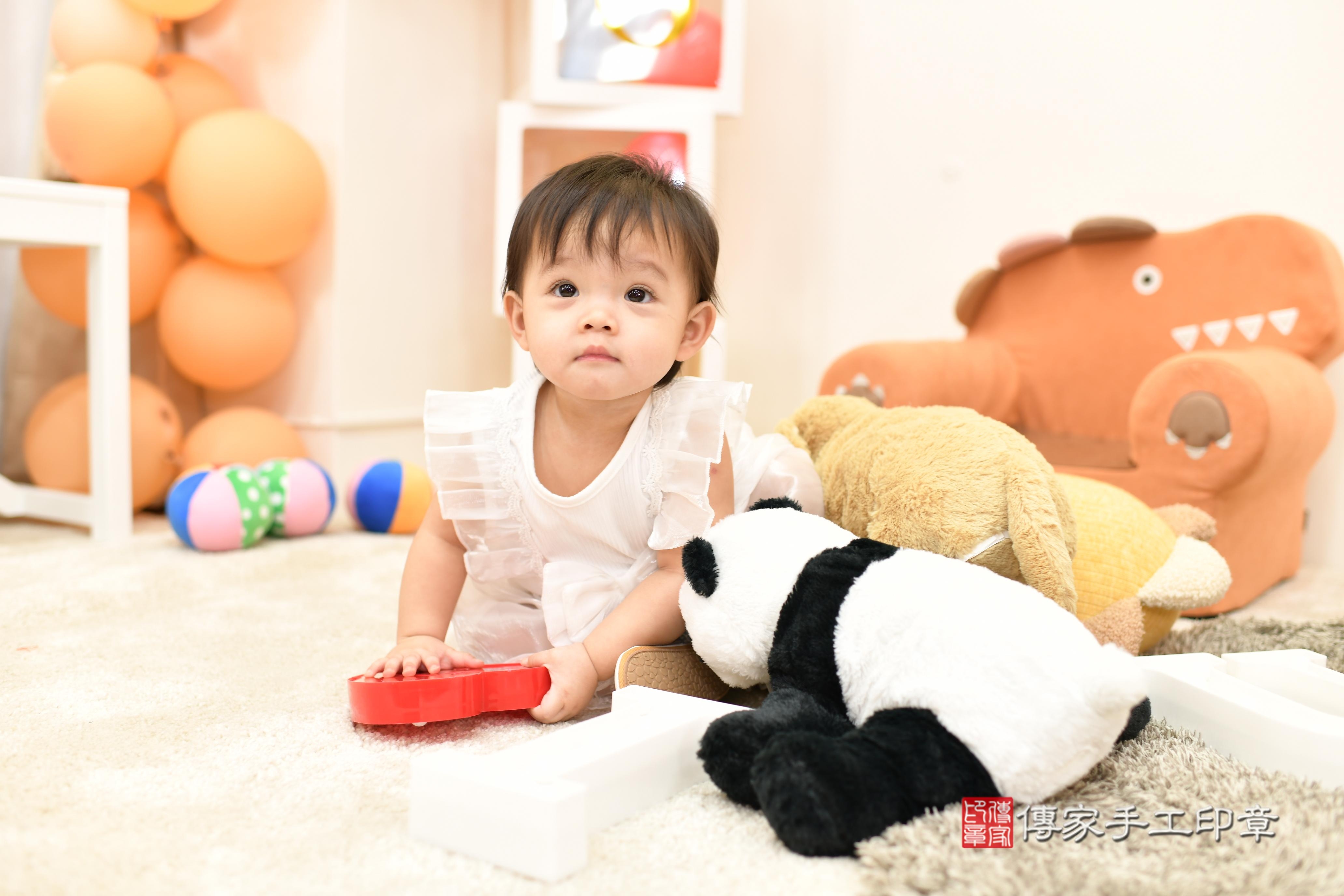 傳家手工印章高雄店、抓周、度脺、美式風會場、傳家嬰兒古禮、吉祥話、抓周道具物品24種、拍照。抓周證書。寶寶抓周、滿周歲、生日快樂、祝福