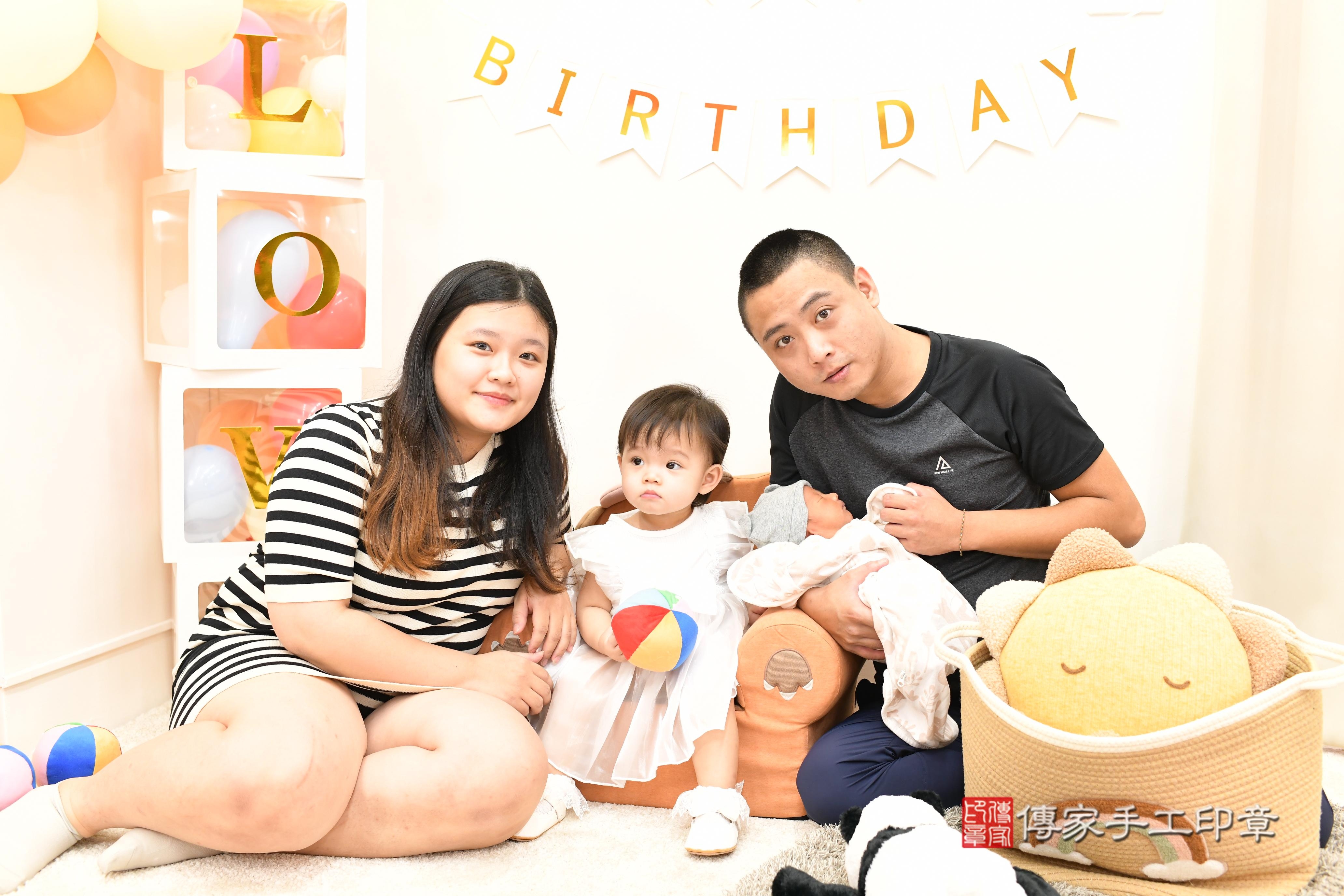 傳家手工印章高雄店、抓周、度脺、美式風會場、傳家嬰兒古禮、吉祥話、抓周道具物品24種、拍照。抓周證書。寶寶抓周、滿周歲、生日快樂、祝福