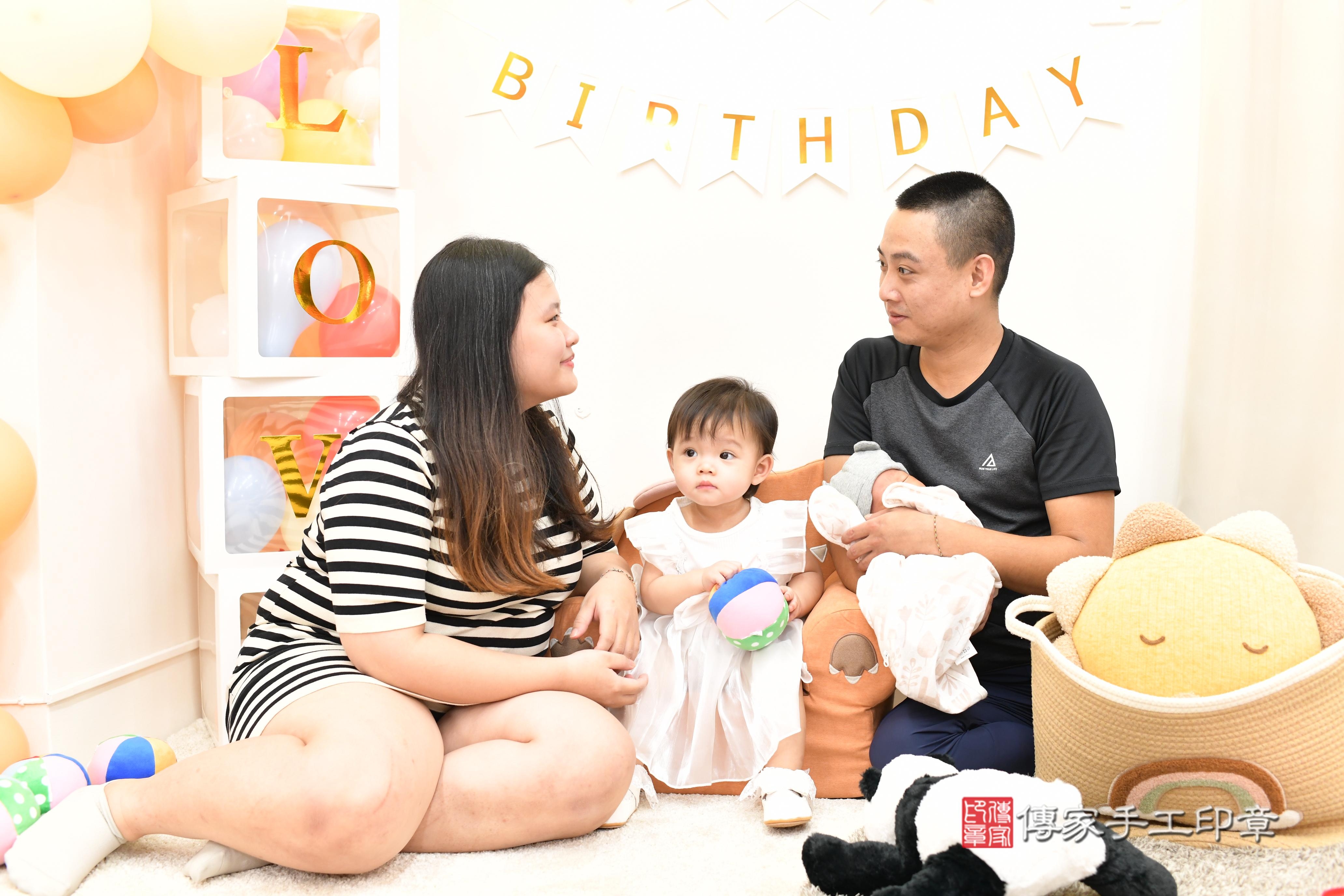 傳家手工印章高雄店、抓周、度脺、美式風會場、傳家嬰兒古禮、吉祥話、抓周道具物品24種、拍照。抓周證書。寶寶抓周、滿周歲、生日快樂、祝福