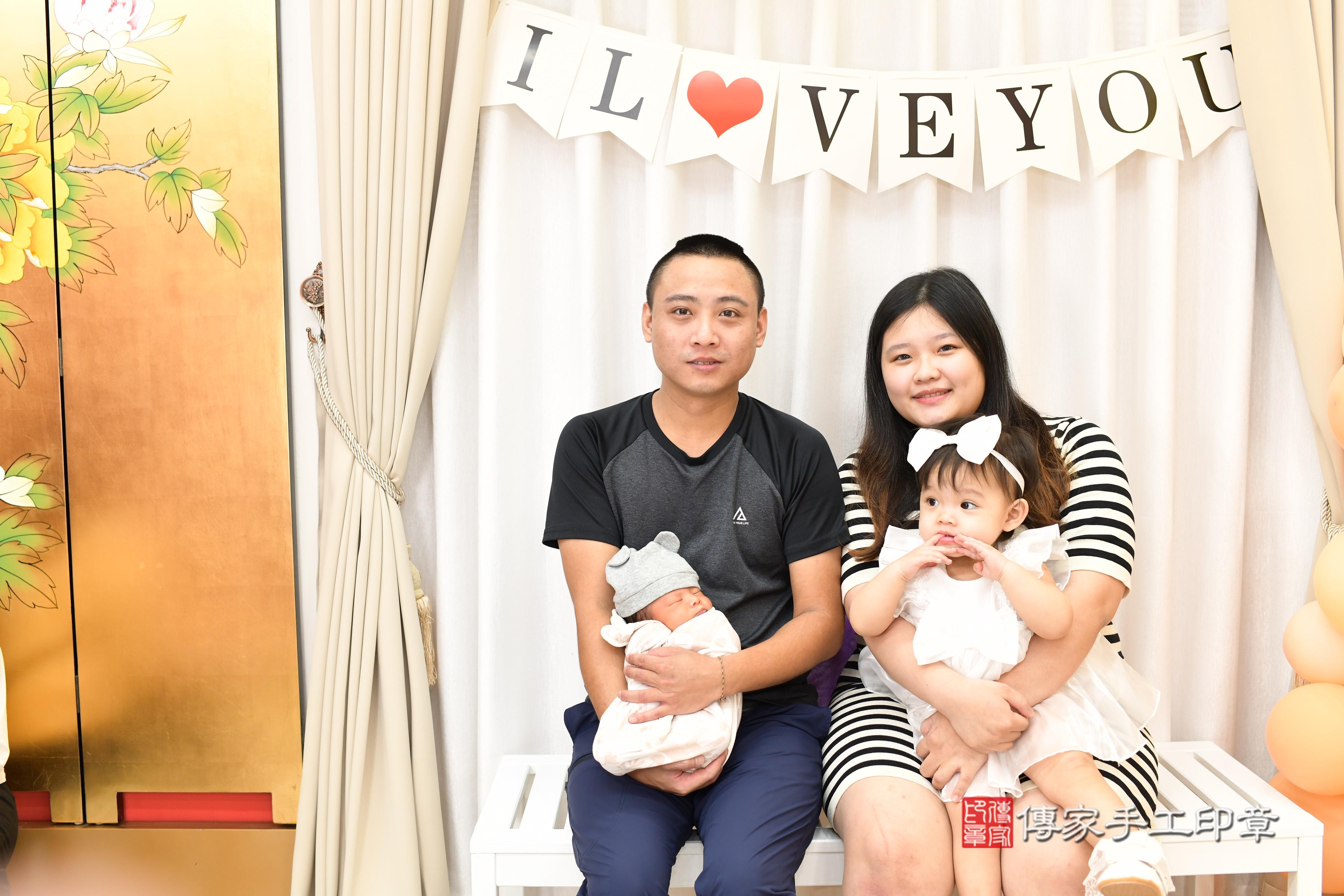 傳家手工印章高雄店、抓周、度脺、美式風會場、傳家嬰兒古禮、吉祥話、抓周道具物品24種、拍照。抓周證書。寶寶抓周、滿周歲、生日快樂、祝福