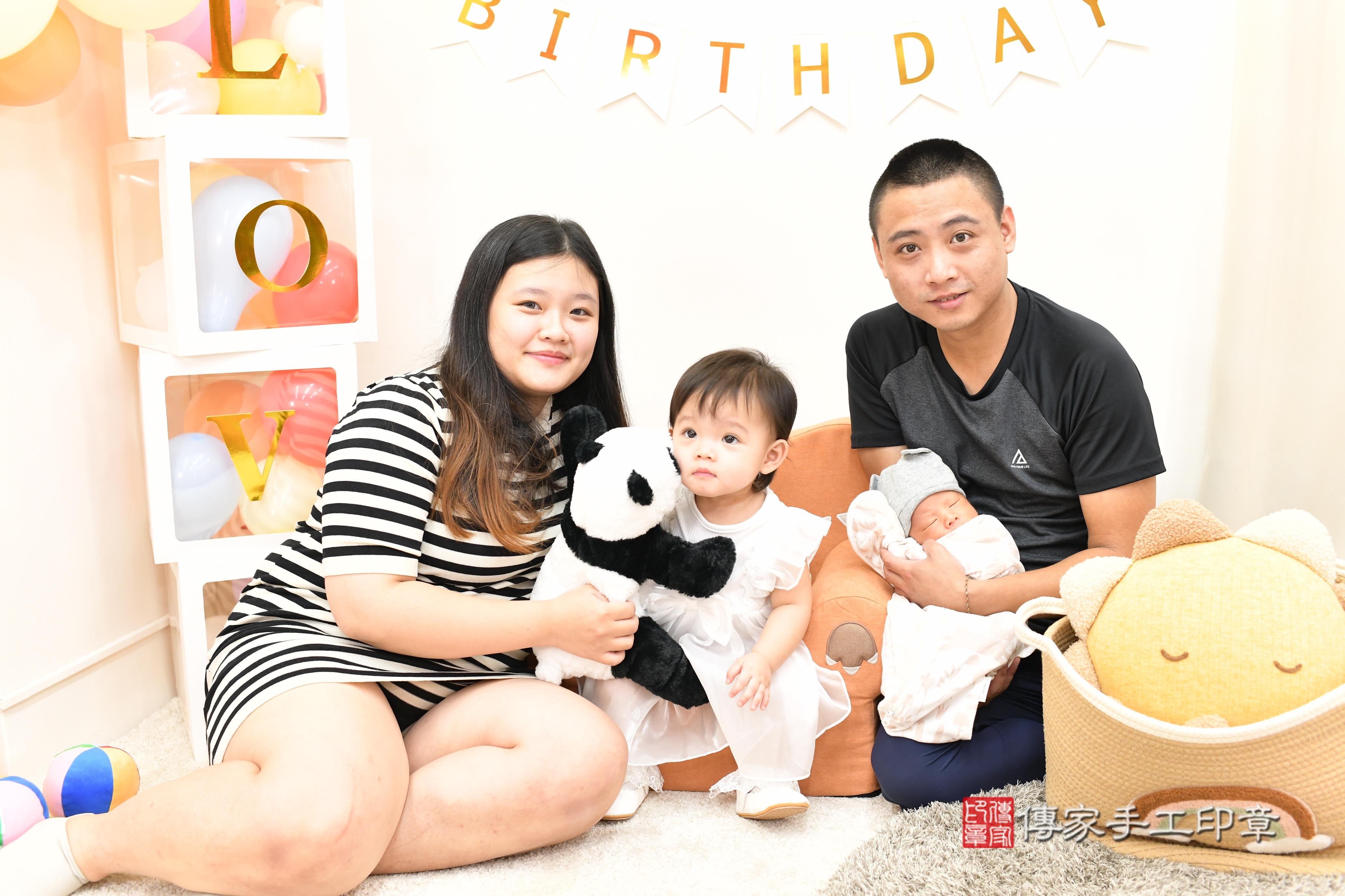 傳家手工印章高雄店、抓周、度脺、美式風會場、傳家嬰兒古禮、吉祥話、抓周道具物品24種、拍照。抓周證書。寶寶抓周、滿周歲、生日快樂、祝福