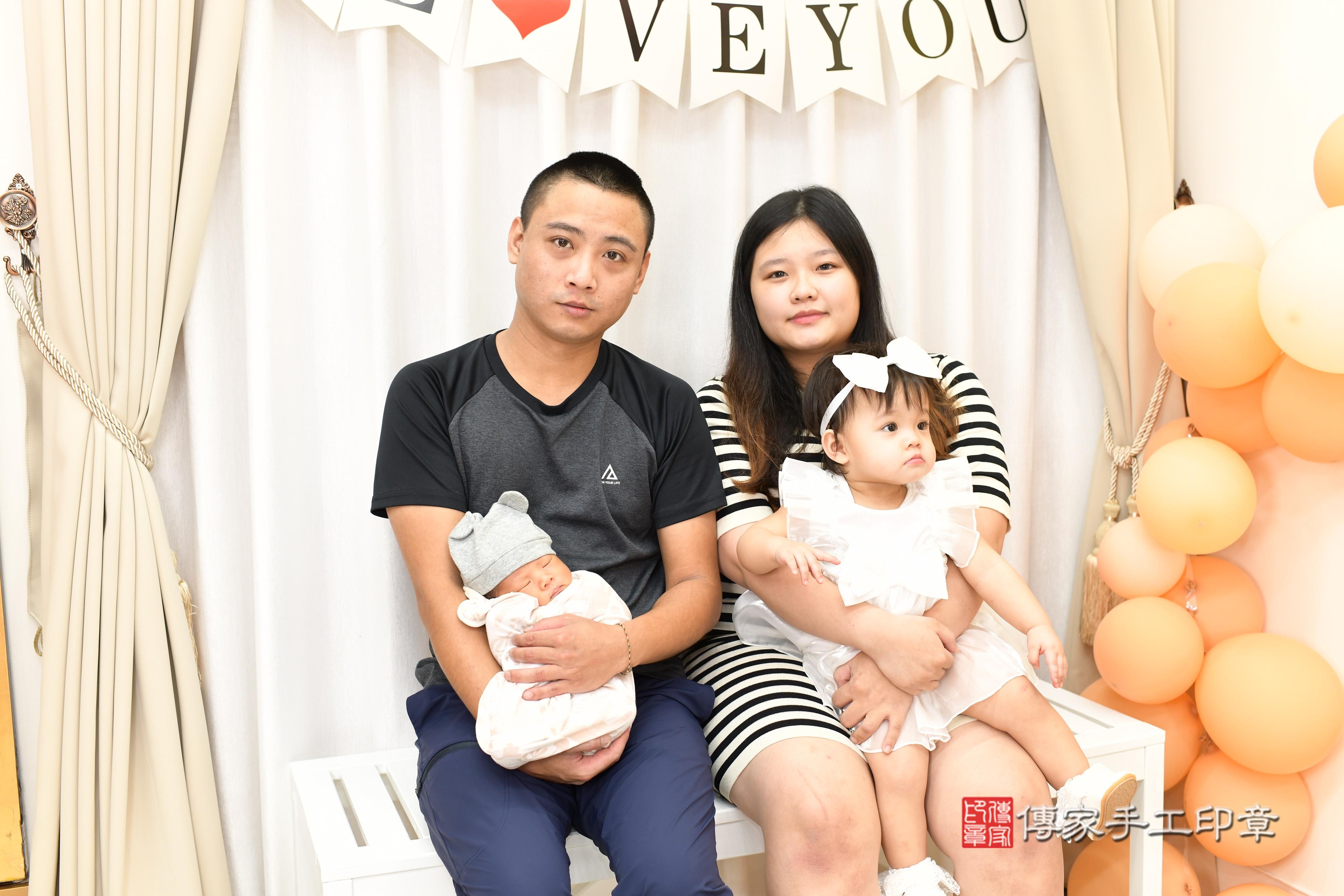 傳家手工印章高雄店、抓周、度脺、美式風會場、傳家嬰兒古禮、吉祥話、抓周道具物品24種、拍照。抓周證書。寶寶抓周、滿周歲、生日快樂、祝福