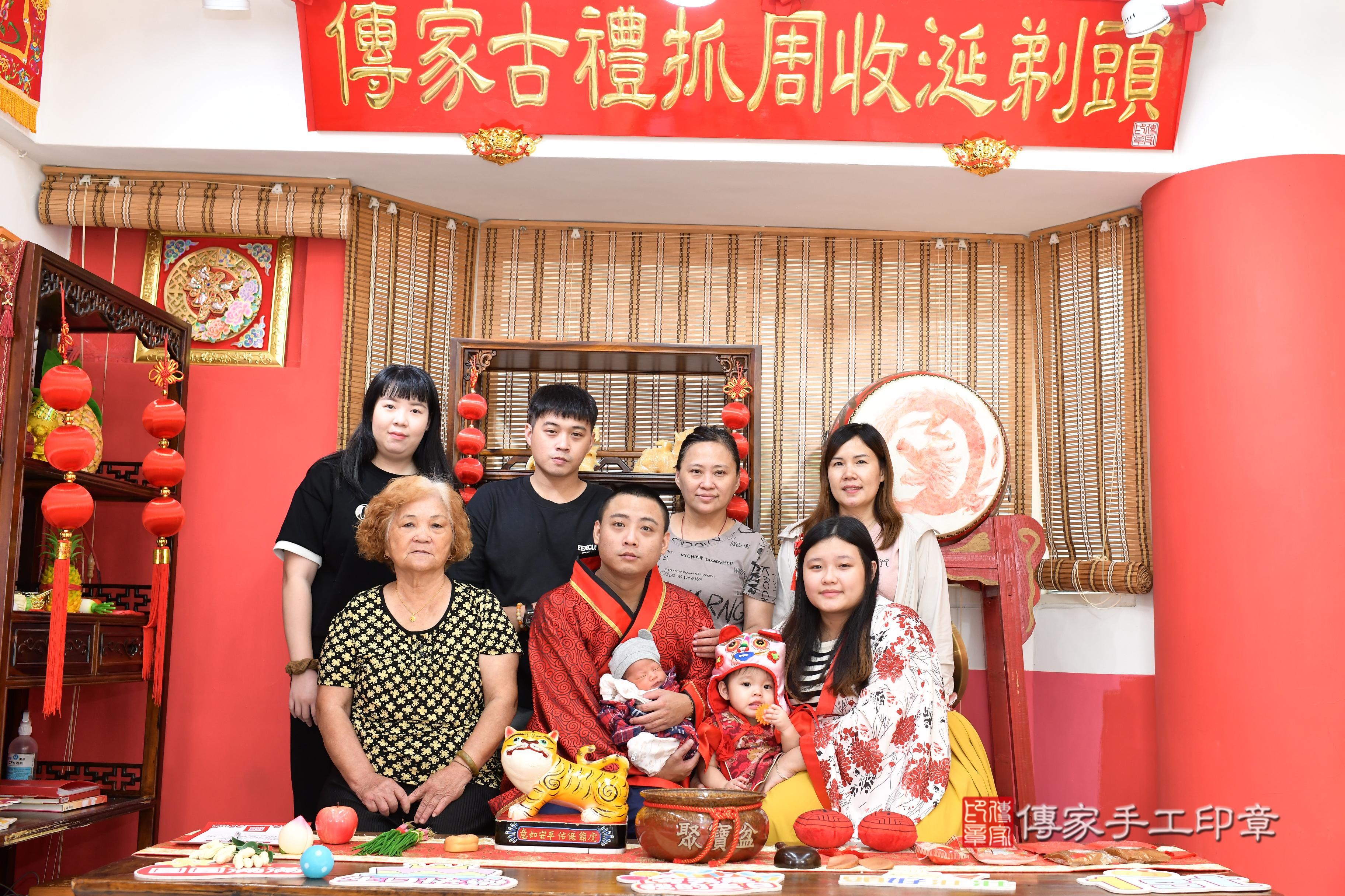 傳家手工印章高雄店、抓周、度脺、美式風會場、傳家嬰兒古禮、吉祥話、抓周道具物品24種、拍照。抓周證書。寶寶抓周、滿周歲、生日快樂、祝福