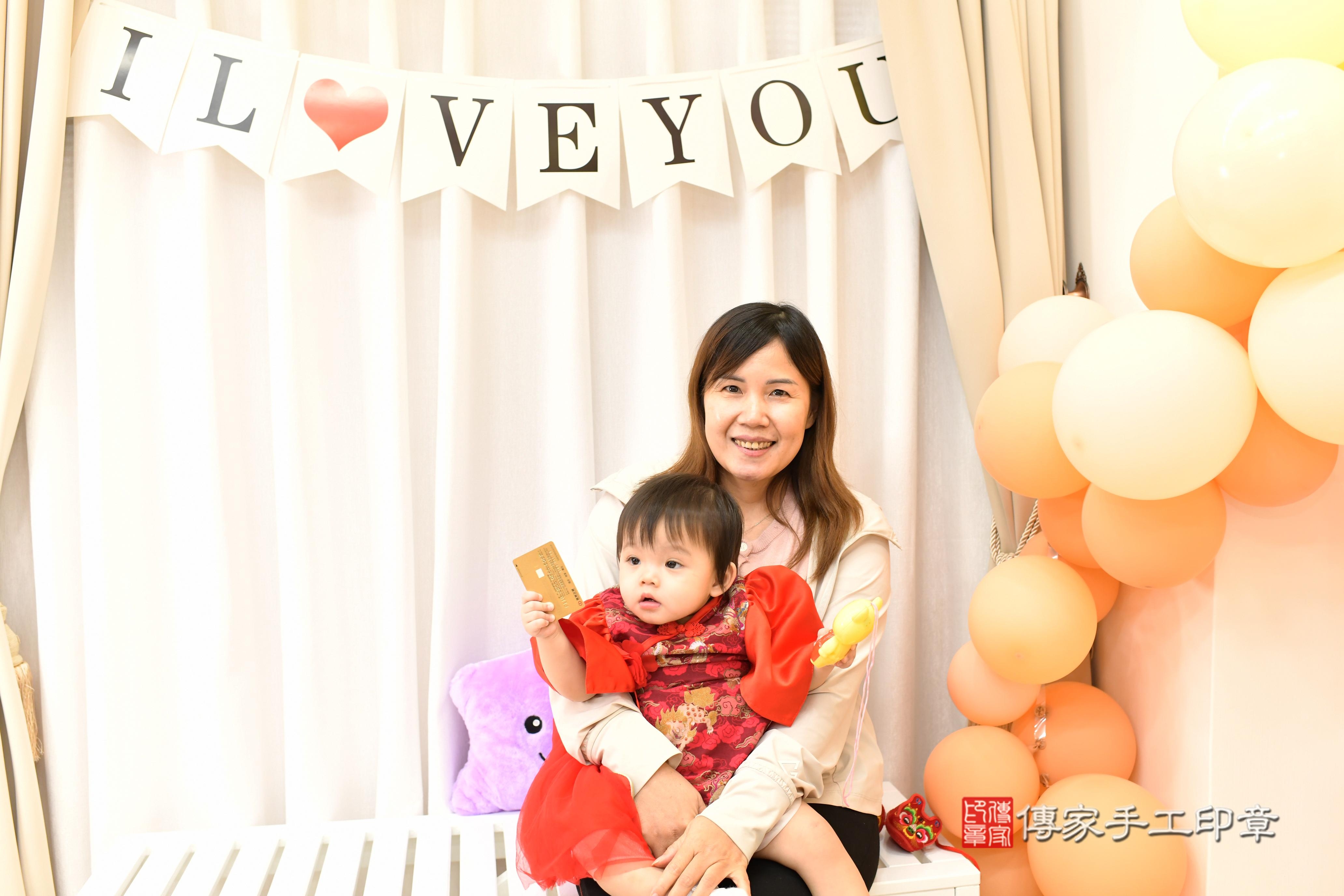 傳家手工印章高雄店、抓周、度脺、美式風會場、傳家嬰兒古禮、吉祥話、抓周道具物品24種、拍照。抓周證書。寶寶抓周、滿周歲、生日快樂、祝福