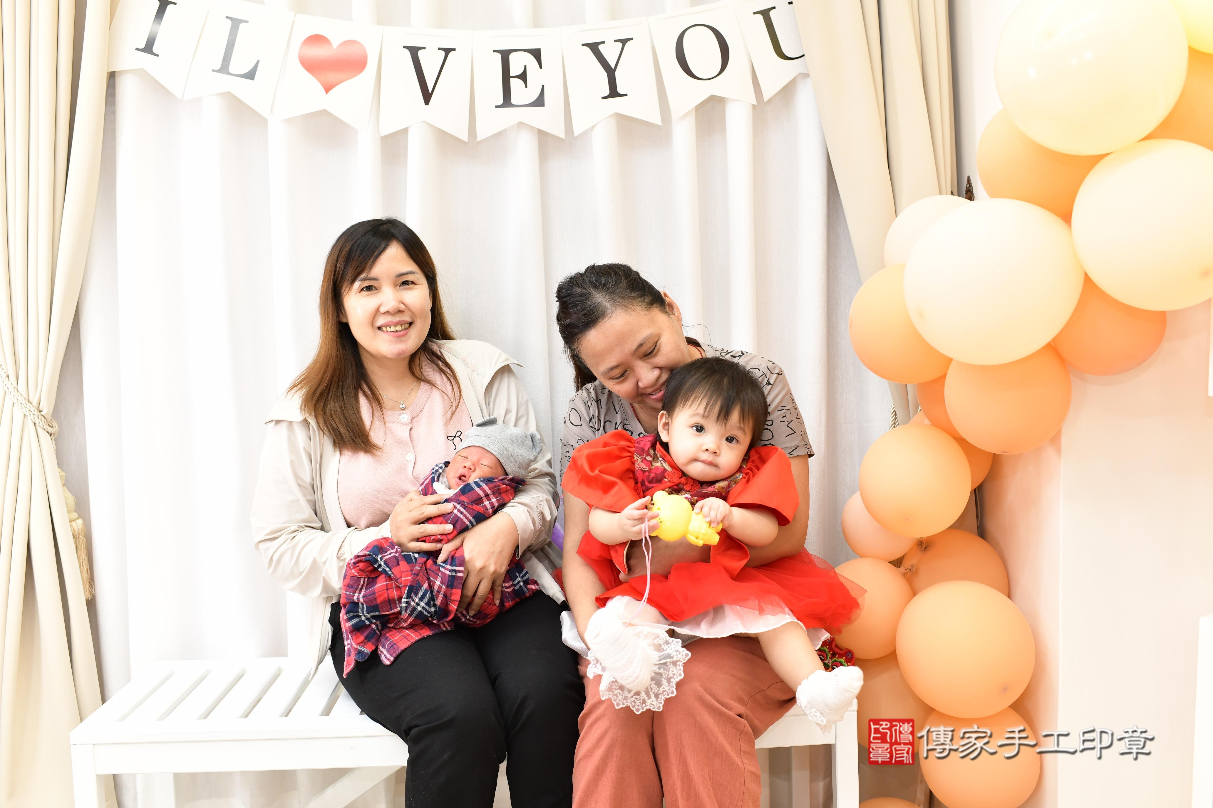 傳家手工印章高雄店、抓周、度脺、美式風會場、傳家嬰兒古禮、吉祥話、抓周道具物品24種、拍照。抓周證書。寶寶抓周、滿周歲、生日快樂、祝福