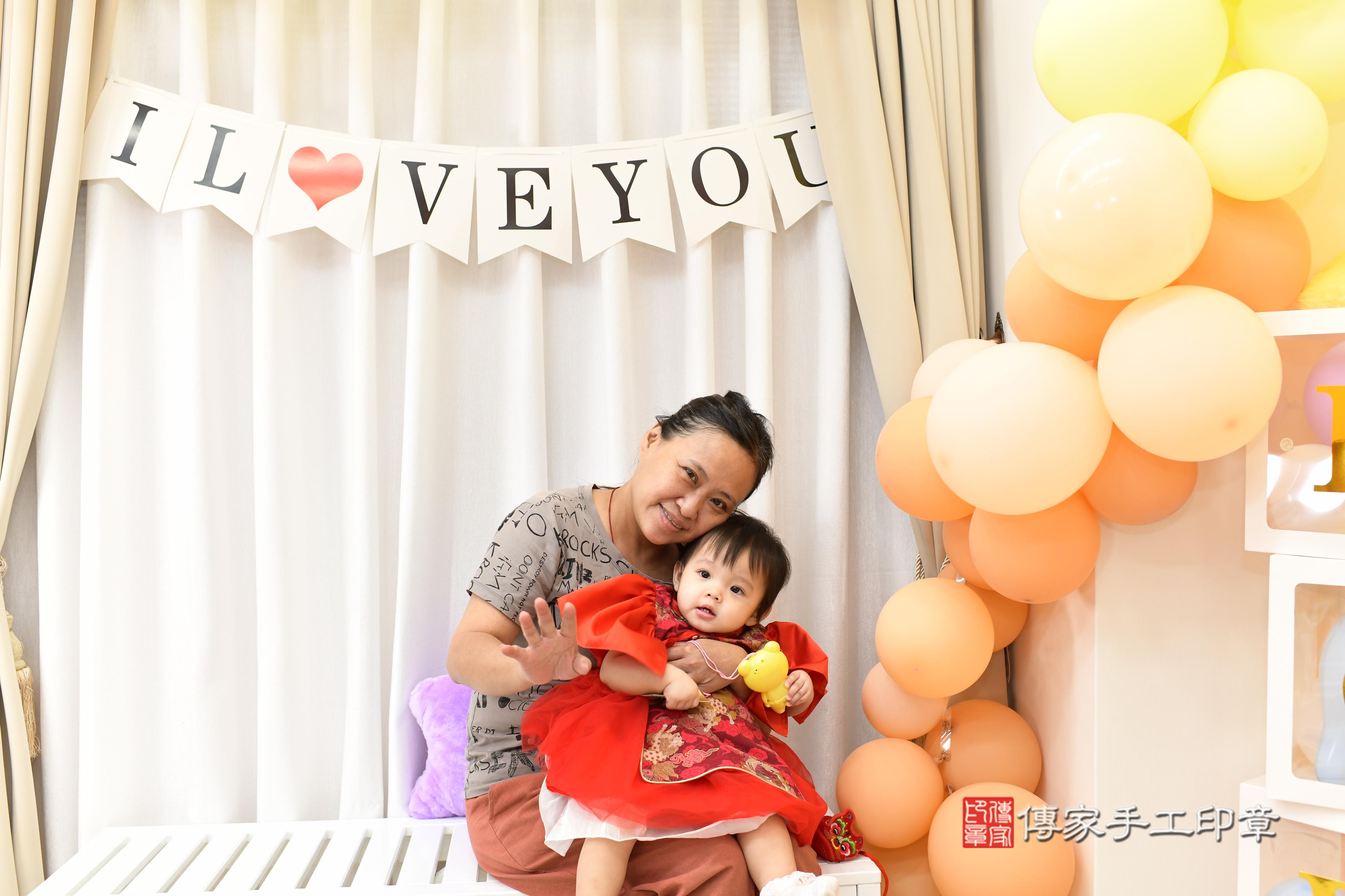 傳家手工印章高雄店、抓周、度脺、美式風會場、傳家嬰兒古禮、吉祥話、抓周道具物品24種、拍照。抓周證書。寶寶抓周、滿周歲、生日快樂、祝福