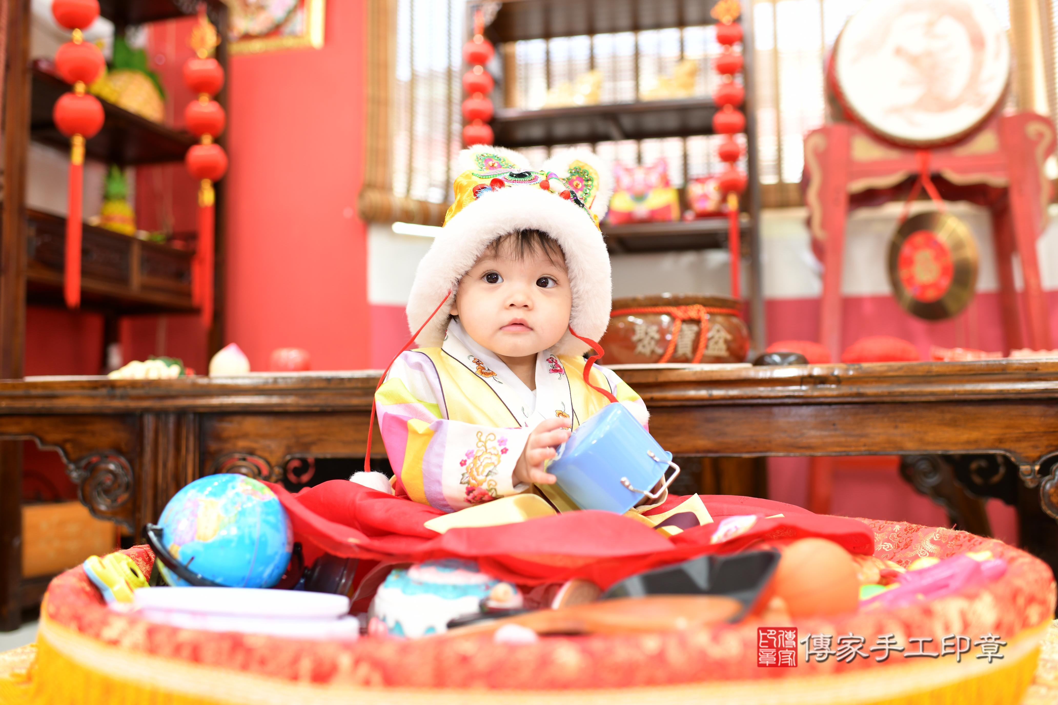 傳家手工印章高雄店、抓周、度脺、美式風會場、傳家嬰兒古禮、吉祥話、抓周道具物品24種、拍照。抓周證書。寶寶抓周、滿周歲、生日快樂、祝福