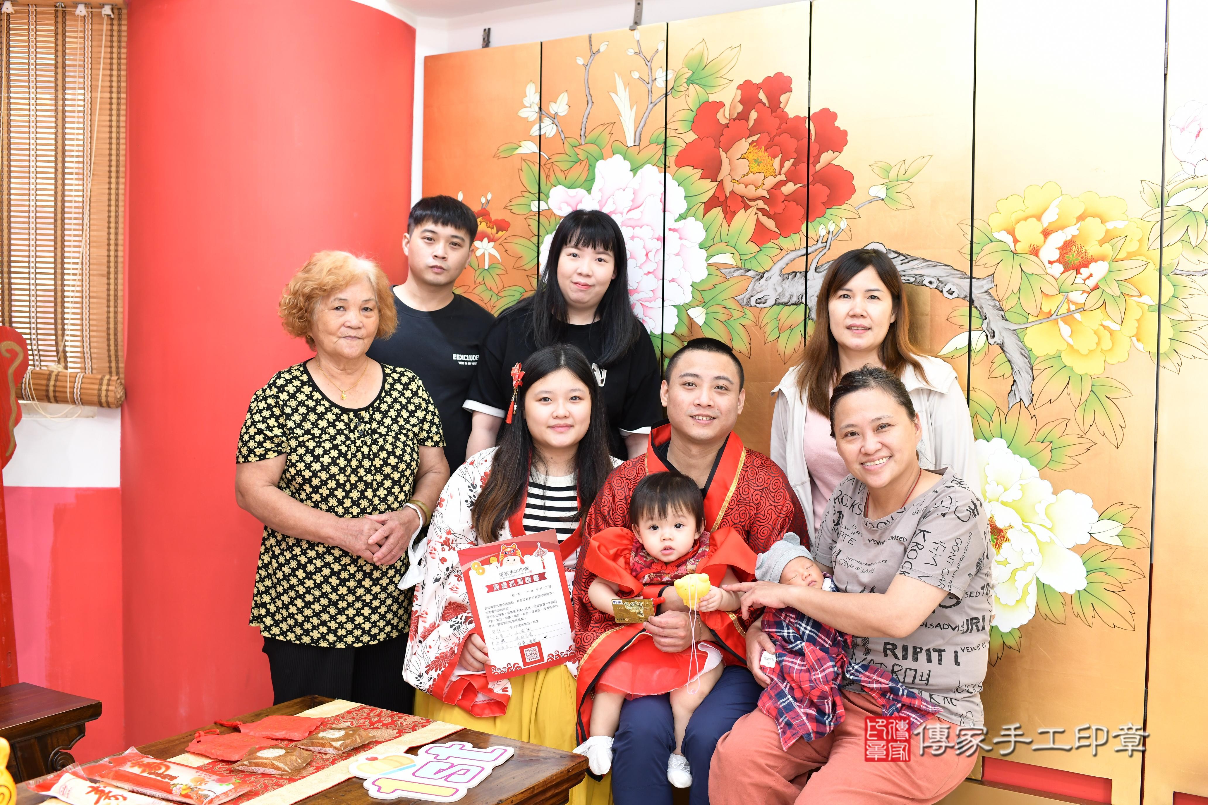 傳家手工印章高雄店、抓周、度脺、美式風會場、傳家嬰兒古禮、吉祥話、抓周道具物品24種、拍照。抓周證書。寶寶抓周、滿周歲、生日快樂、祝福