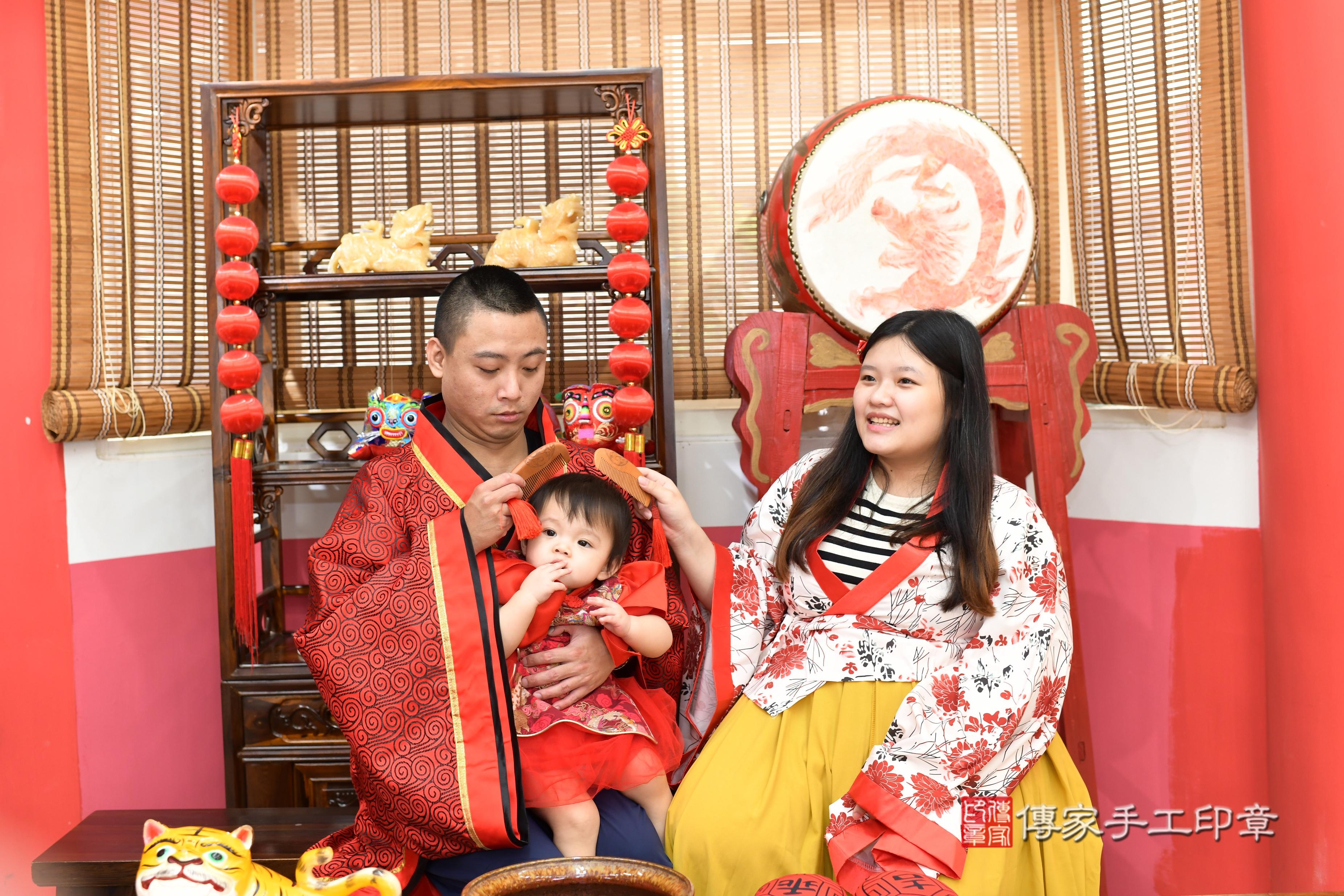 傳家手工印章高雄店、抓周、度脺、美式風會場、傳家嬰兒古禮、吉祥話、抓周道具物品24種、拍照。抓周證書。寶寶抓周、滿周歲、生日快樂、祝福