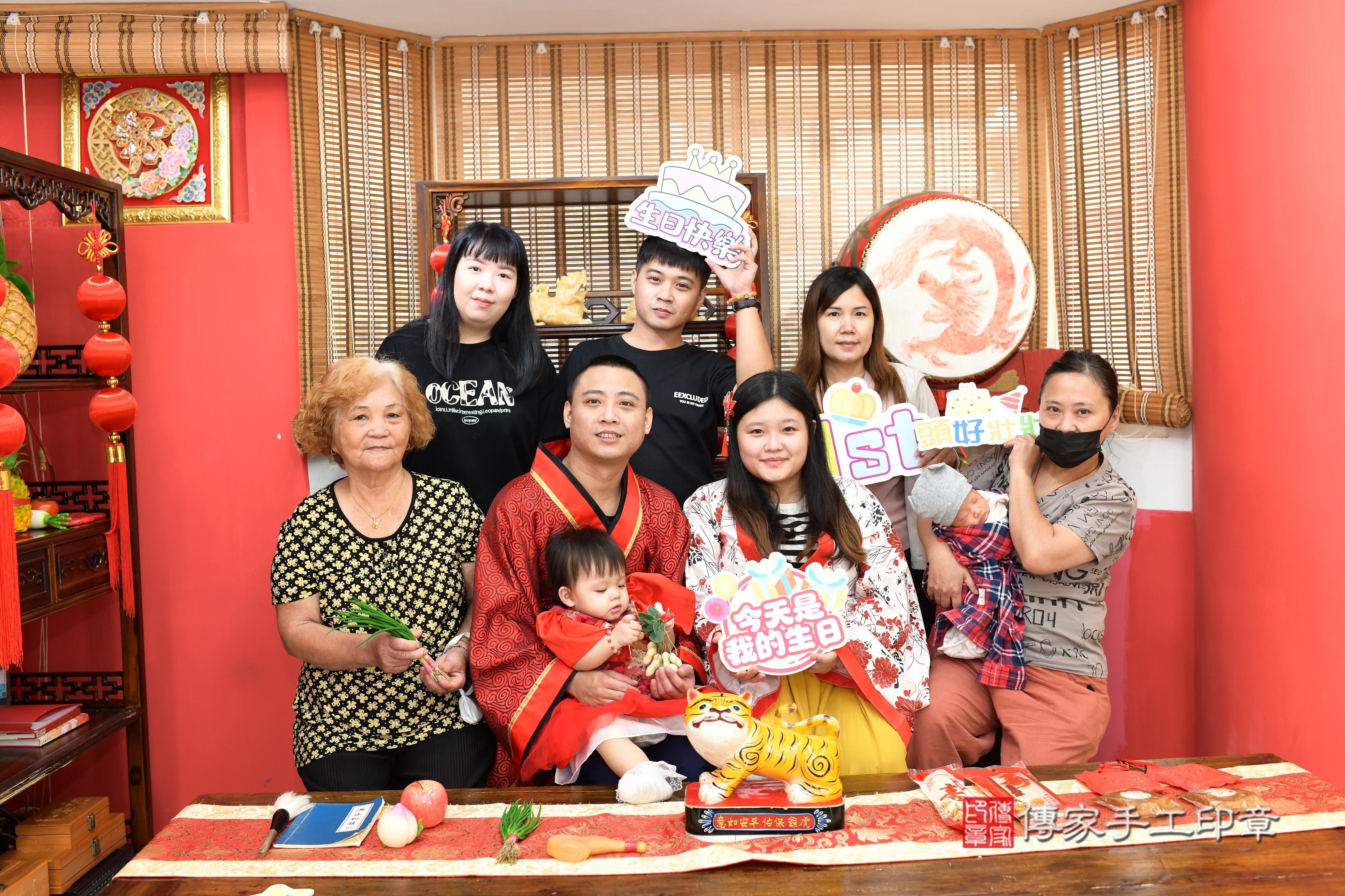 傳家手工印章高雄店、抓周、度脺、美式風會場、傳家嬰兒古禮、吉祥話、抓周道具物品24種、拍照。抓周證書。寶寶抓周、滿周歲、生日快樂、祝福