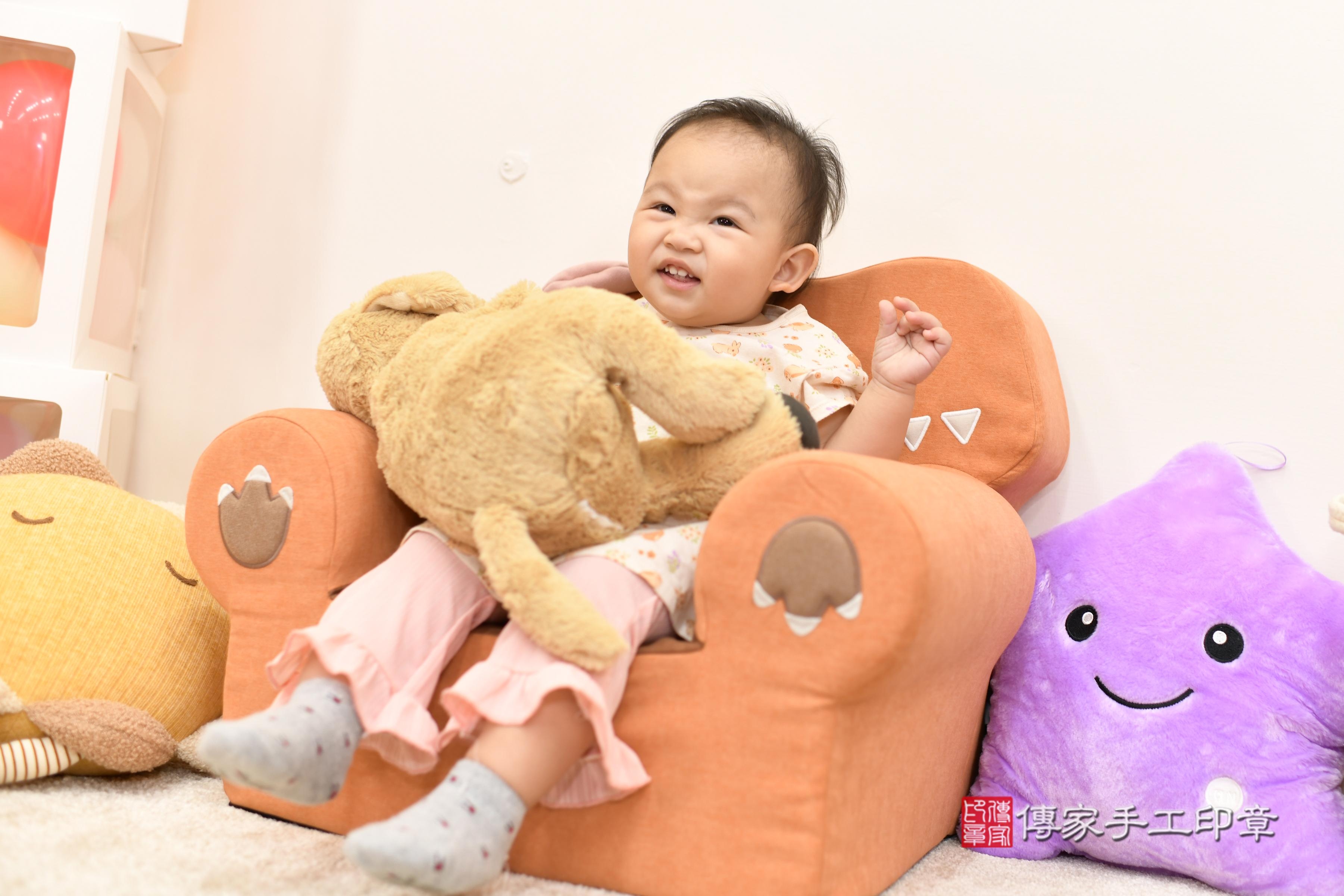 傳家手工印章高雄店、抓周、度脺、美式風會場、傳家嬰兒古禮、吉祥話、抓周道具物品24種、拍照。抓周證書。寶寶抓周、滿周歲、生日快樂、祝福 傳家手工印章高雄店、抓周、度脺、美式風會場、傳家嬰兒古禮、吉祥話、抓周道具物品24種、拍照。抓周證書。寶寶抓周、滿周歲、生日快樂、祝福