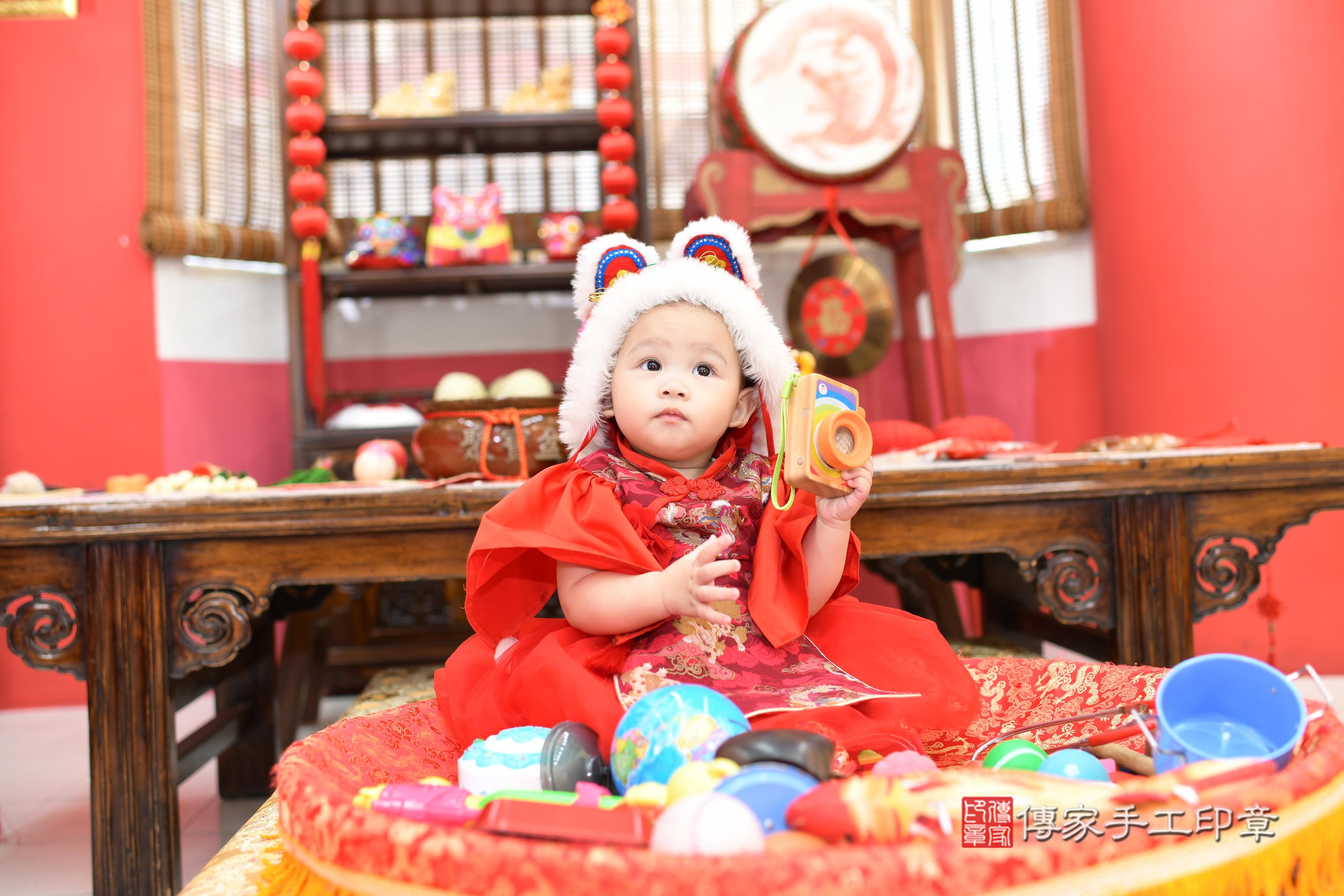 傳家手工印章高雄店、抓周、度脺、美式風會場、傳家嬰兒古禮、吉祥話、抓周道具物品24種、拍照。抓周證書。寶寶抓周、滿周歲、生日快樂、祝福 傳家手工印章高雄店、抓周、度脺、美式風會場、傳家嬰兒古禮、吉祥話、抓周道具物品24種、拍照。抓周證書。寶寶抓周、滿周歲、生日快樂、祝福