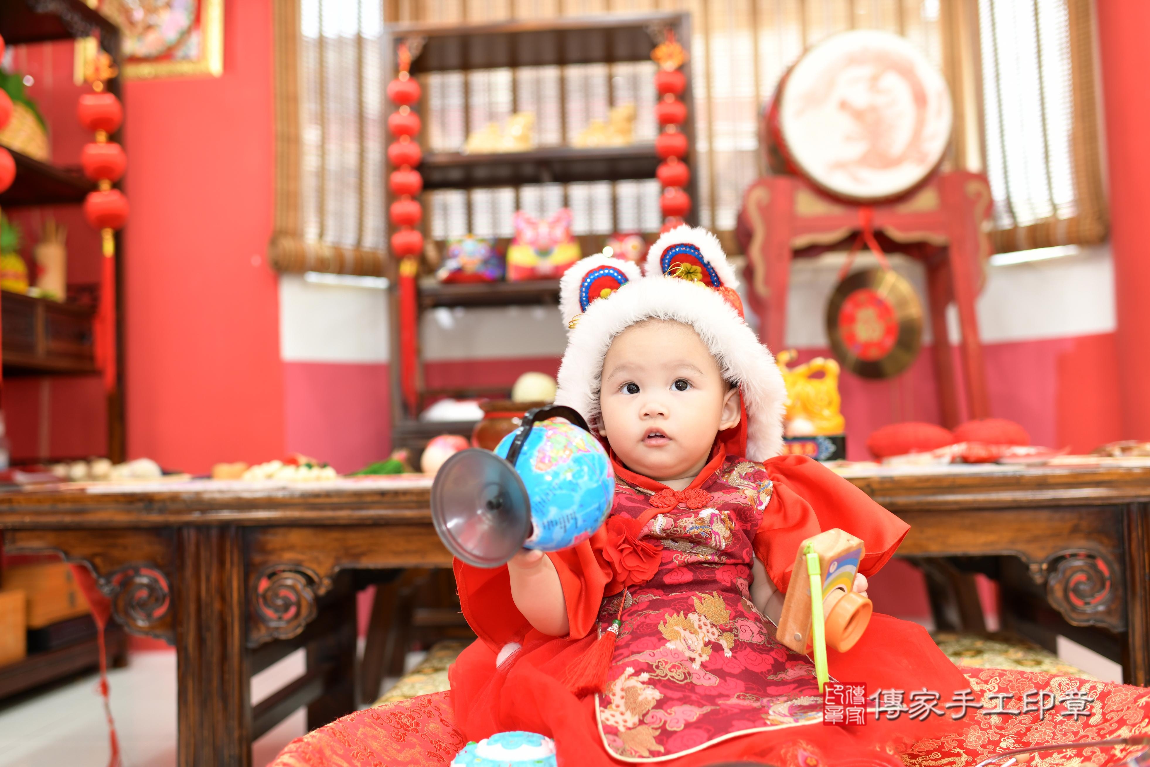 傳家手工印章高雄店、抓周、度脺、美式風會場、傳家嬰兒古禮、吉祥話、抓周道具物品24種、拍照。抓周證書。寶寶抓周、滿周歲、生日快樂、祝福 傳家手工印章高雄店、抓周、度脺、美式風會場、傳家嬰兒古禮、吉祥話、抓周道具物品24種、拍照。抓周證書。寶寶抓周、滿周歲、生日快樂、祝福