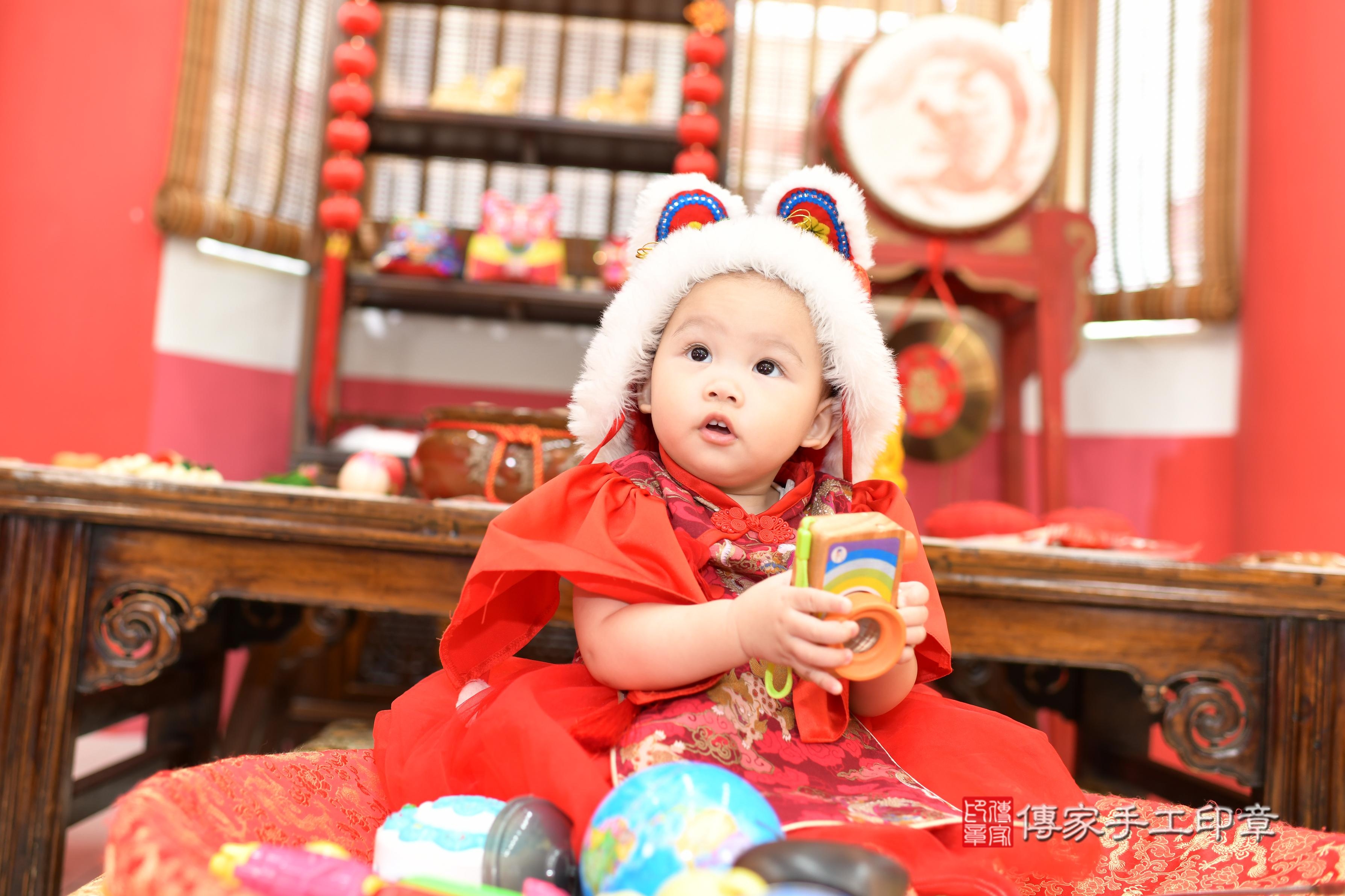 傳家手工印章高雄店、抓周、度脺、美式風會場、傳家嬰兒古禮、吉祥話、抓周道具物品24種、拍照。抓周證書。寶寶抓周、滿周歲、生日快樂、祝福 傳家手工印章高雄店、抓周、度脺、美式風會場、傳家嬰兒古禮、吉祥話、抓周道具物品24種、拍照。抓周證書。寶寶抓周、滿周歲、生日快樂、祝福