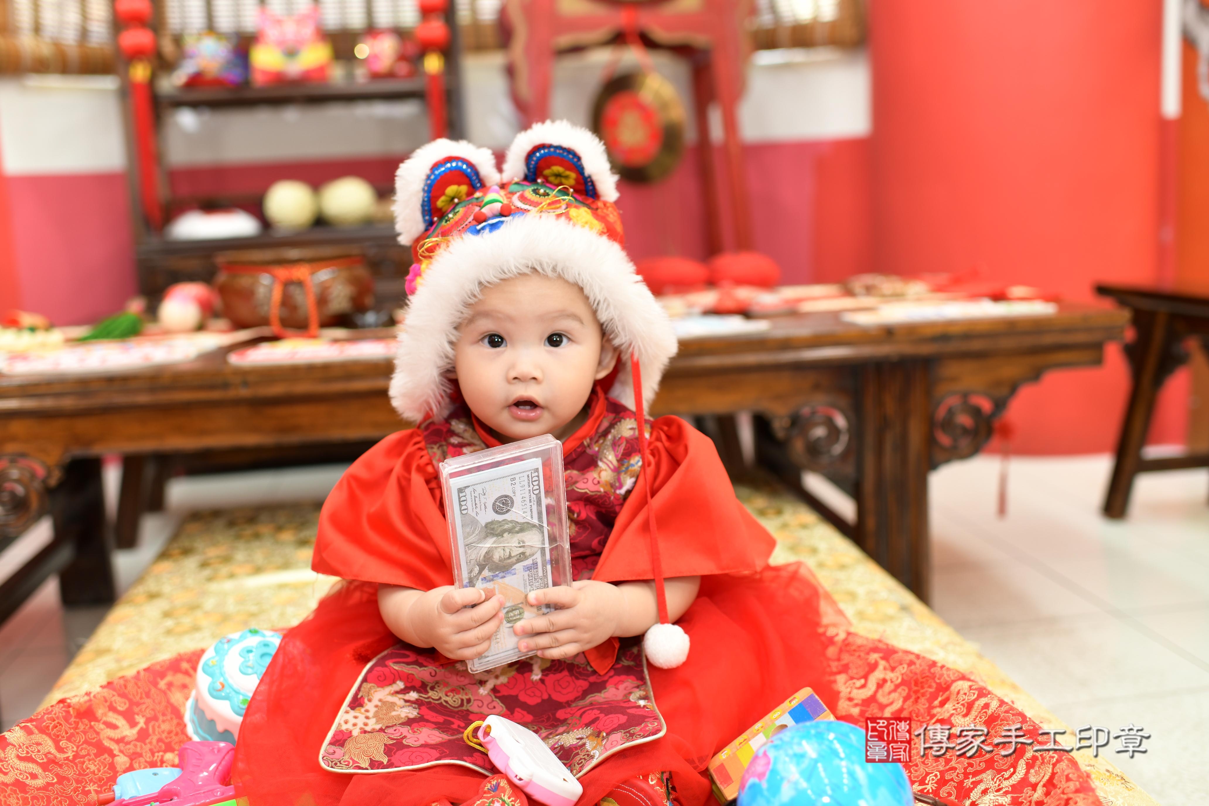 傳家手工印章高雄店、抓周、度脺、美式風會場、傳家嬰兒古禮、吉祥話、抓周道具物品24種、拍照。抓周證書。寶寶抓周、滿周歲、生日快樂、祝福 傳家手工印章高雄店、抓周、度脺、美式風會場、傳家嬰兒古禮、吉祥話、抓周道具物品24種、拍照。抓周證書。寶寶抓周、滿周歲、生日快樂、祝福