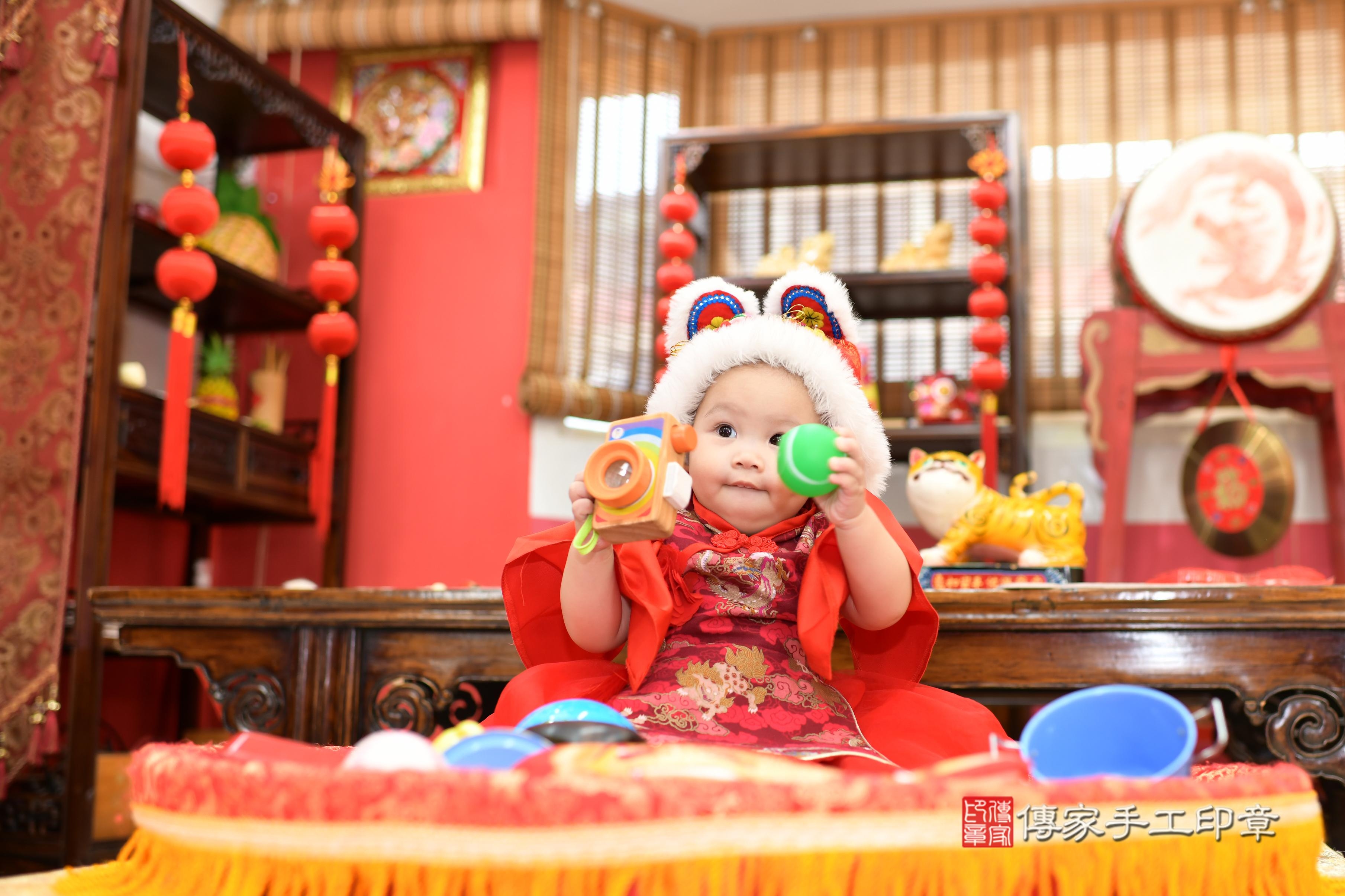 傳家手工印章高雄店、抓周、度脺、美式風會場、傳家嬰兒古禮、吉祥話、抓周道具物品24種、拍照。抓周證書。寶寶抓周、滿周歲、生日快樂、祝福 傳家手工印章高雄店、抓周、度脺、美式風會場、傳家嬰兒古禮、吉祥話、抓周道具物品24種、拍照。抓周證書。寶寶抓周、滿周歲、生日快樂、祝福