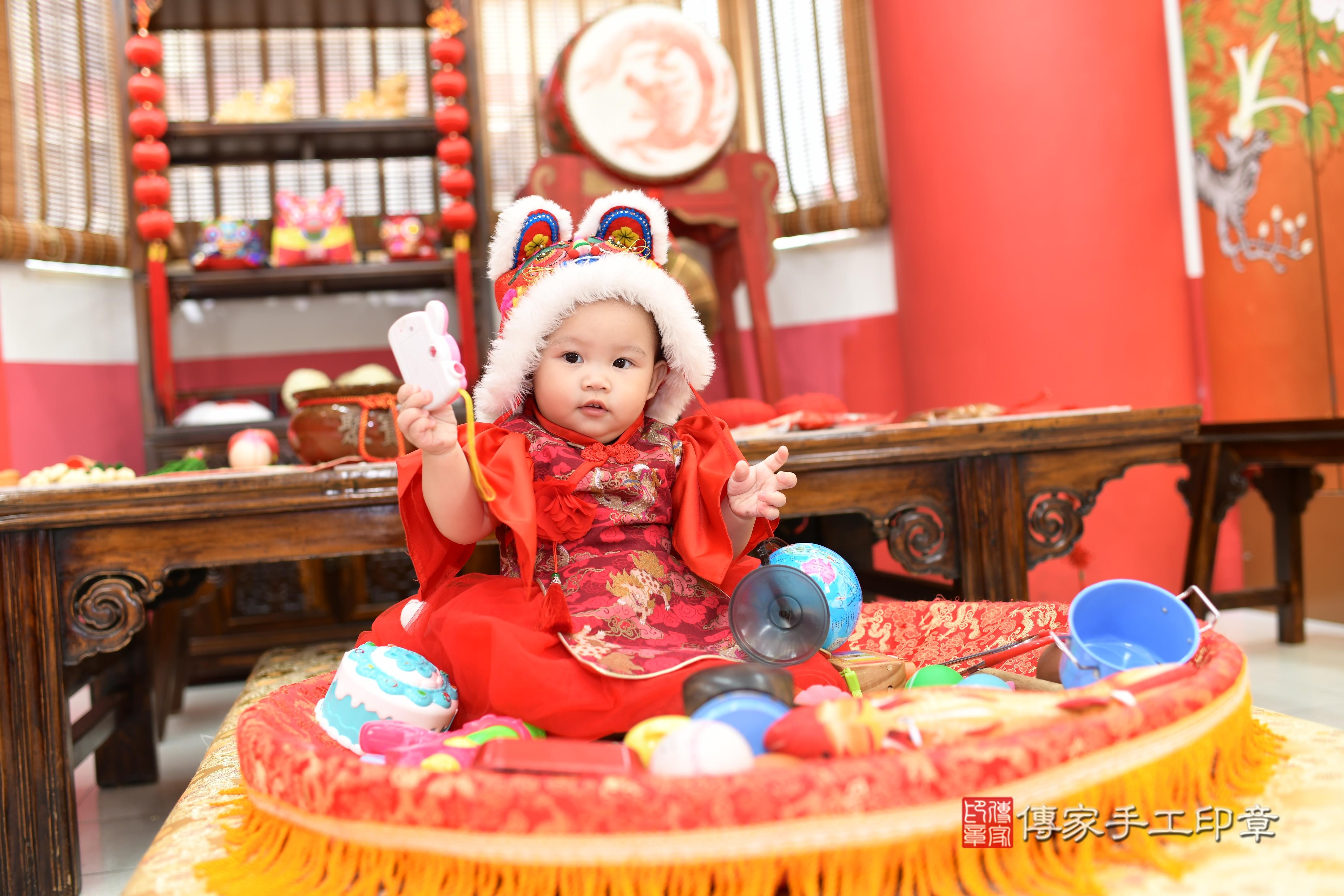 傳家手工印章高雄店、抓周、度脺、美式風會場、傳家嬰兒古禮、吉祥話、抓周道具物品24種、拍照。抓周證書。寶寶抓周、滿周歲、生日快樂、祝福 傳家手工印章高雄店、抓周、度脺、美式風會場、傳家嬰兒古禮、吉祥話、抓周道具物品24種、拍照。抓周證書。寶寶抓周、滿周歲、生日快樂、祝福