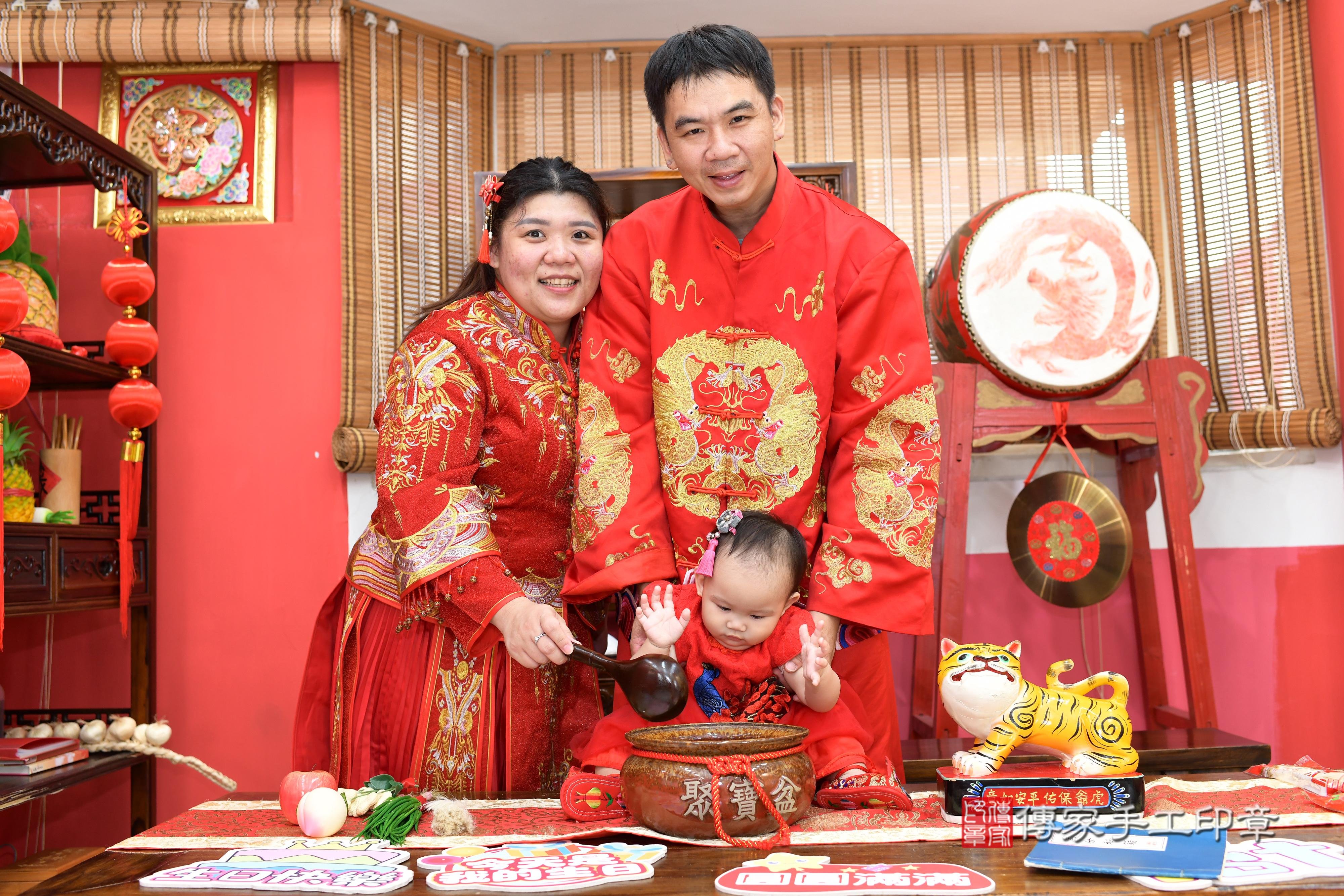 傳家手工印章高雄店、抓周、度脺、美式風會場、傳家嬰兒古禮、吉祥話、抓周道具物品24種、拍照。抓周證書。寶寶抓周、滿周歲、生日快樂、祝福 傳家手工印章高雄店、抓周、度脺、美式風會場、傳家嬰兒古禮、吉祥話、抓周道具物品24種、拍照。抓周證書。寶寶抓周、滿周歲、生日快樂、祝福