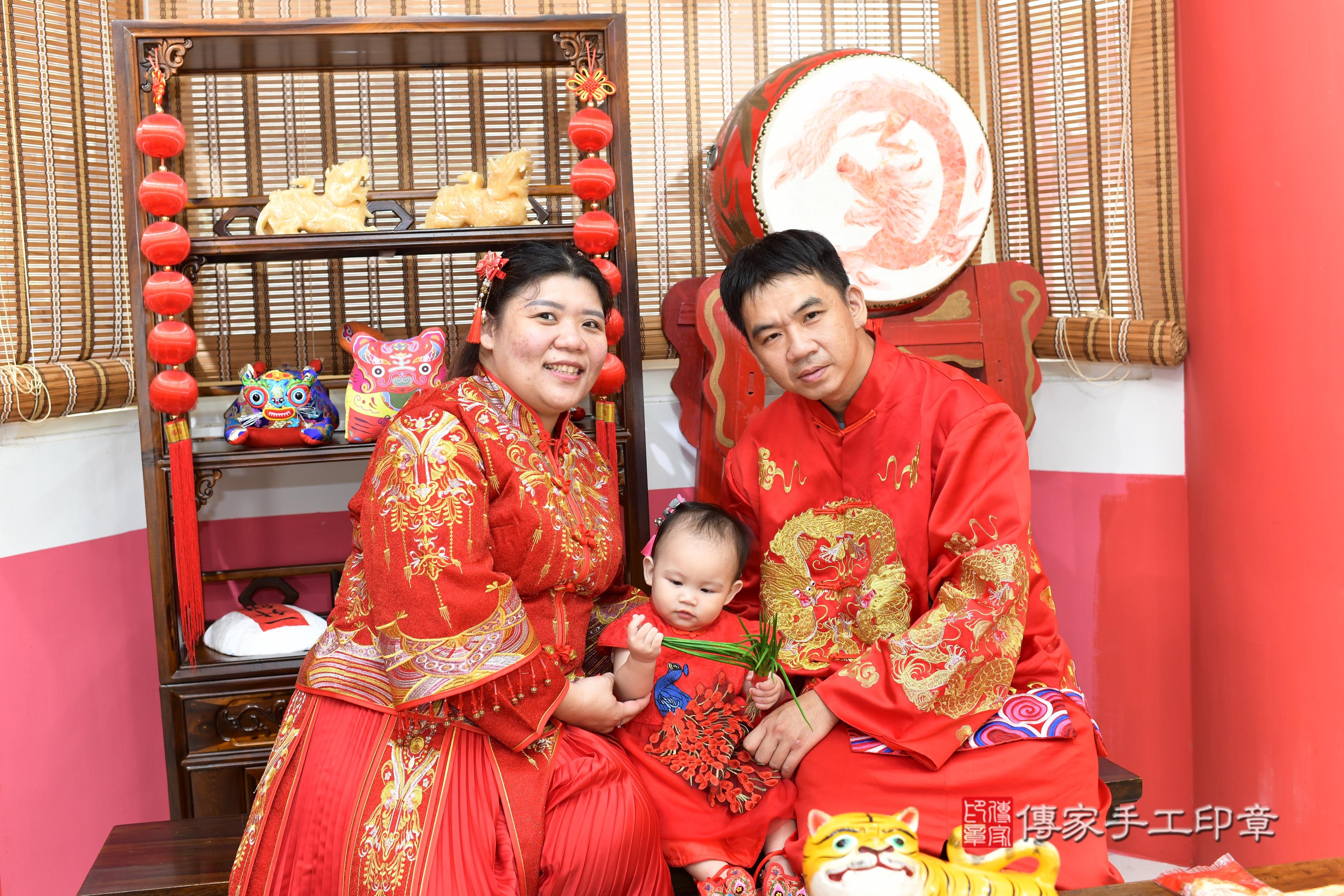 傳家手工印章高雄店、抓周、度脺、美式風會場、傳家嬰兒古禮、吉祥話、抓周道具物品24種、拍照。抓周證書。寶寶抓周、滿周歲、生日快樂、祝福 傳家手工印章高雄店、抓周、度脺、美式風會場、傳家嬰兒古禮、吉祥話、抓周道具物品24種、拍照。抓周證書。寶寶抓周、滿周歲、生日快樂、祝福