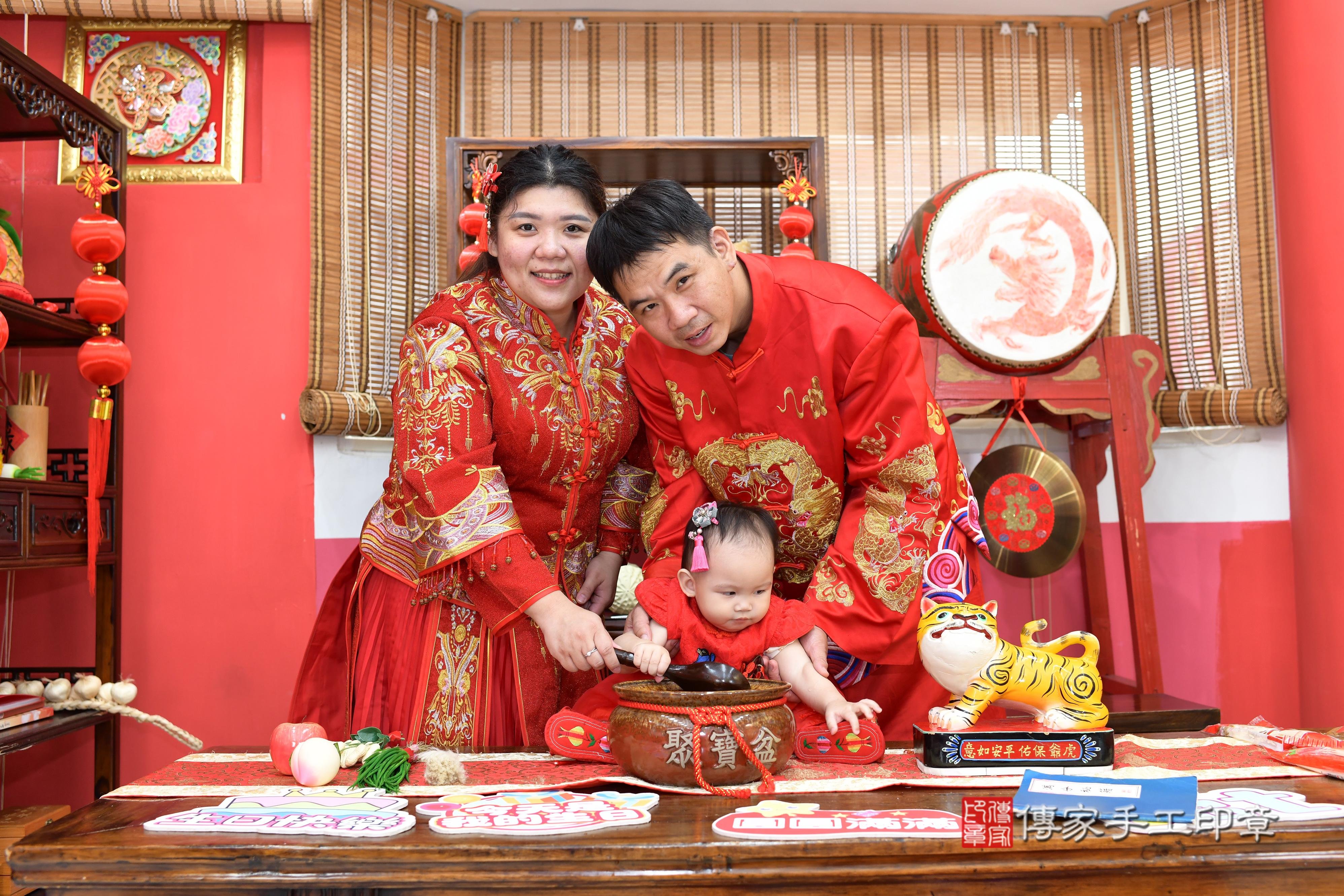 傳家手工印章高雄店、抓周、度脺、美式風會場、傳家嬰兒古禮、吉祥話、抓周道具物品24種、拍照。抓周證書。寶寶抓周、滿周歲、生日快樂、祝福