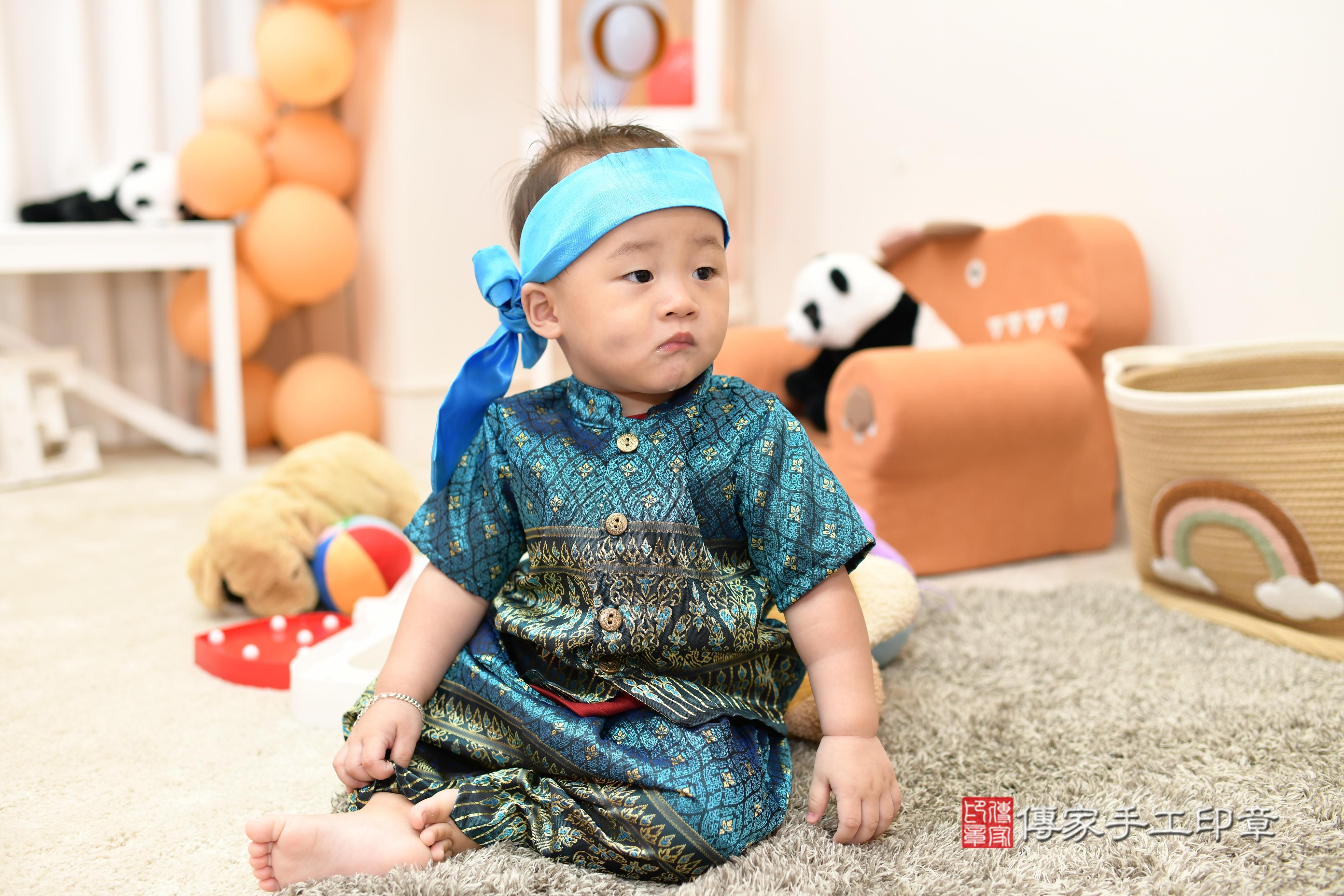 傳家手工印章高雄店、抓周、度脺、美式風會場、傳家嬰兒古禮、吉祥話、抓周道具物品24種、拍照。抓周證書。寶寶抓周、滿周歲、生日快樂、祝福