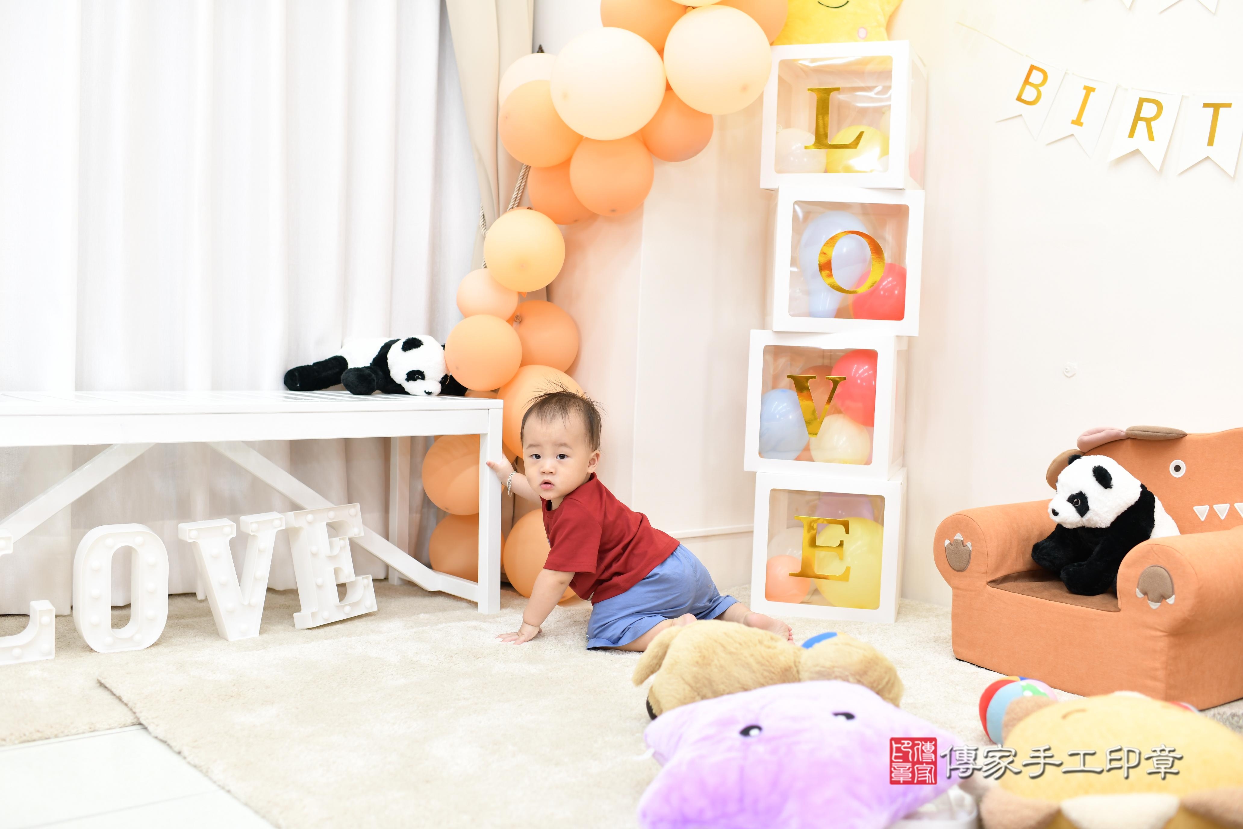 傳家手工印章高雄店、抓周、度脺、美式風會場、傳家嬰兒古禮、吉祥話、抓周道具物品24種、拍照。抓周證書。寶寶抓周、滿周歲、生日快樂、祝福