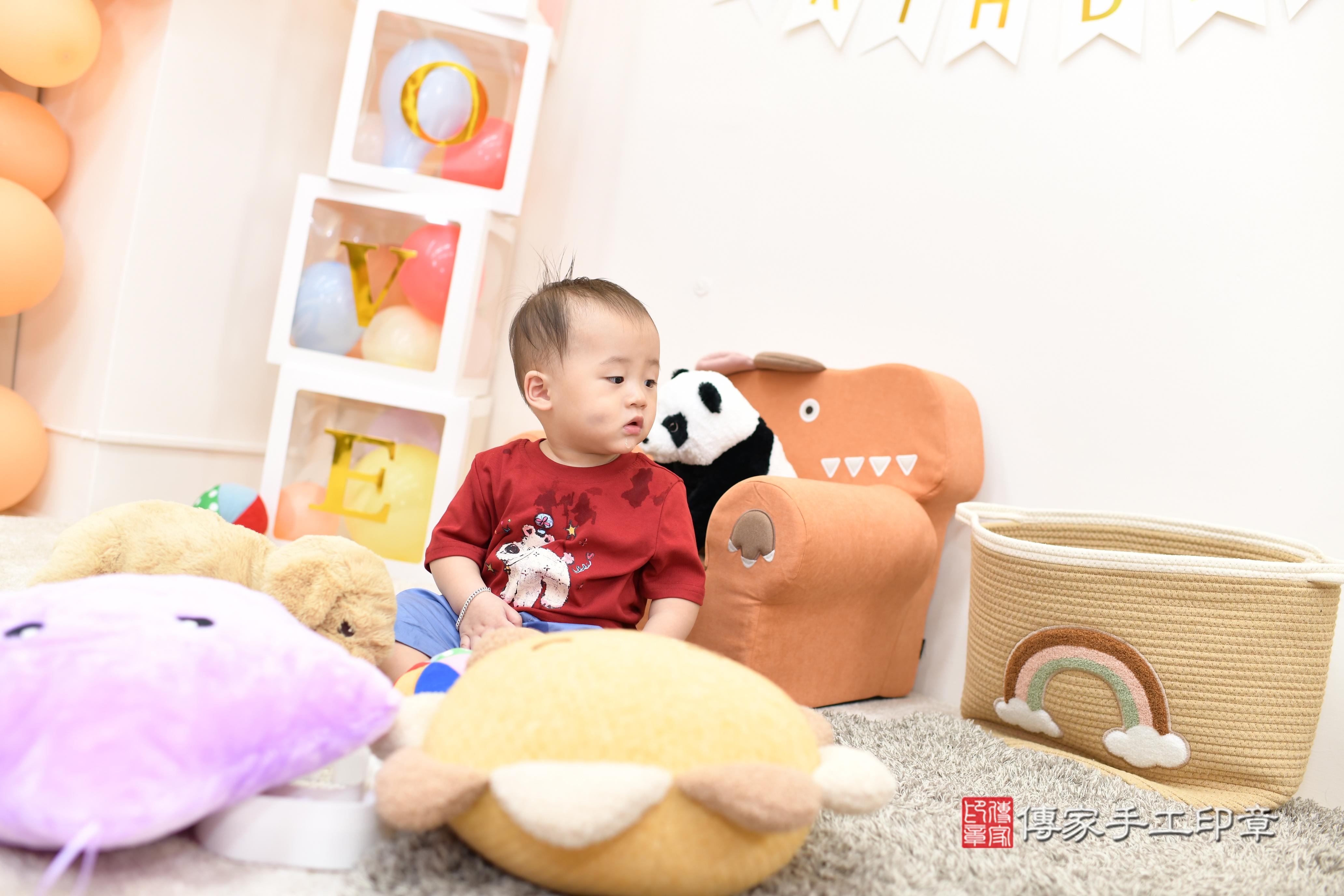 傳家手工印章高雄店、抓周、度脺、美式風會場、傳家嬰兒古禮、吉祥話、抓周道具物品24種、拍照。抓周證書。寶寶抓周、滿周歲、生日快樂、祝福